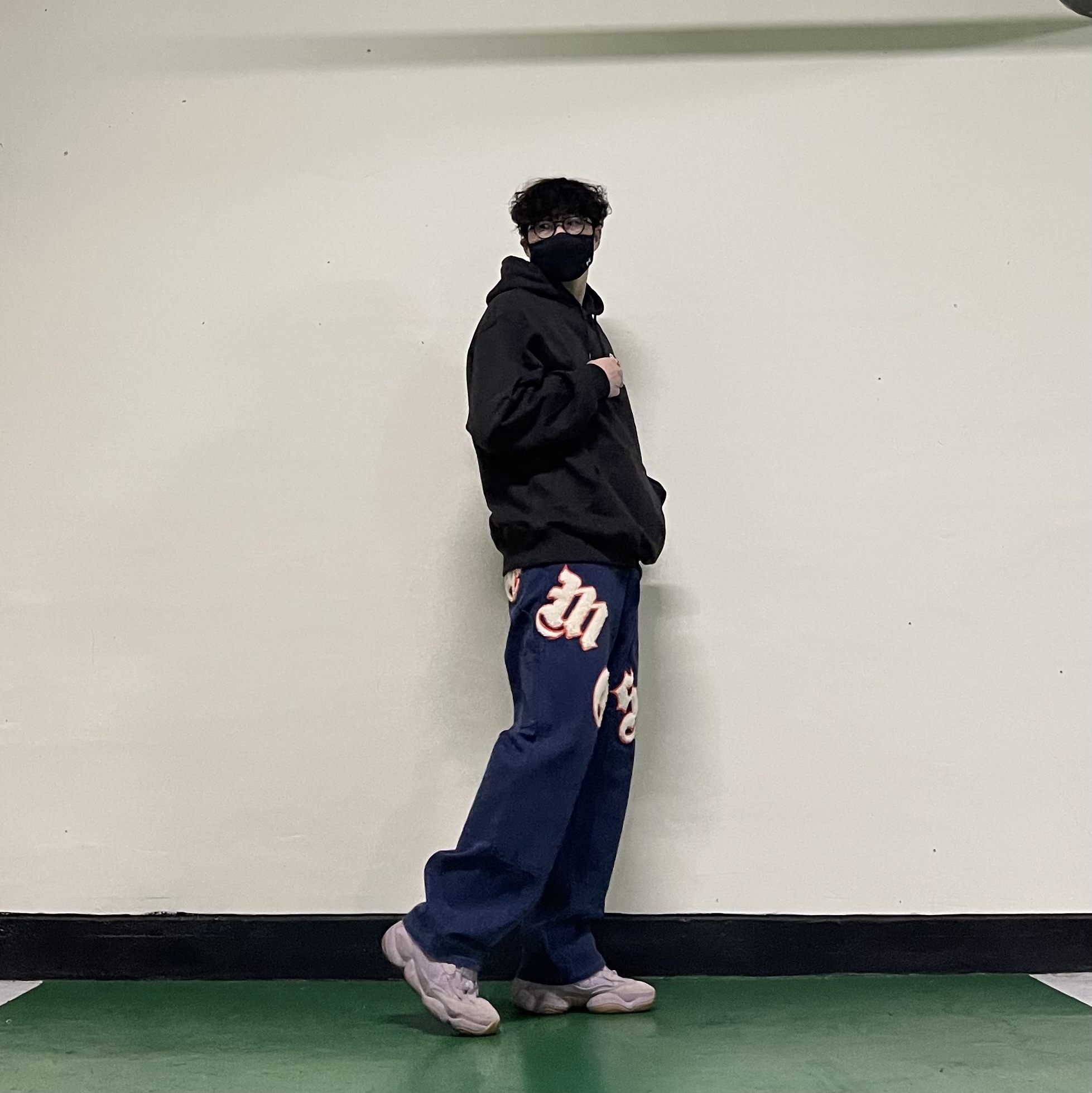 Supreme Old English Canvas Double Knee Painter Pant Navy - 25SS, Adidas Yeezy 500 Soft Vision 착용 스타일 - 3