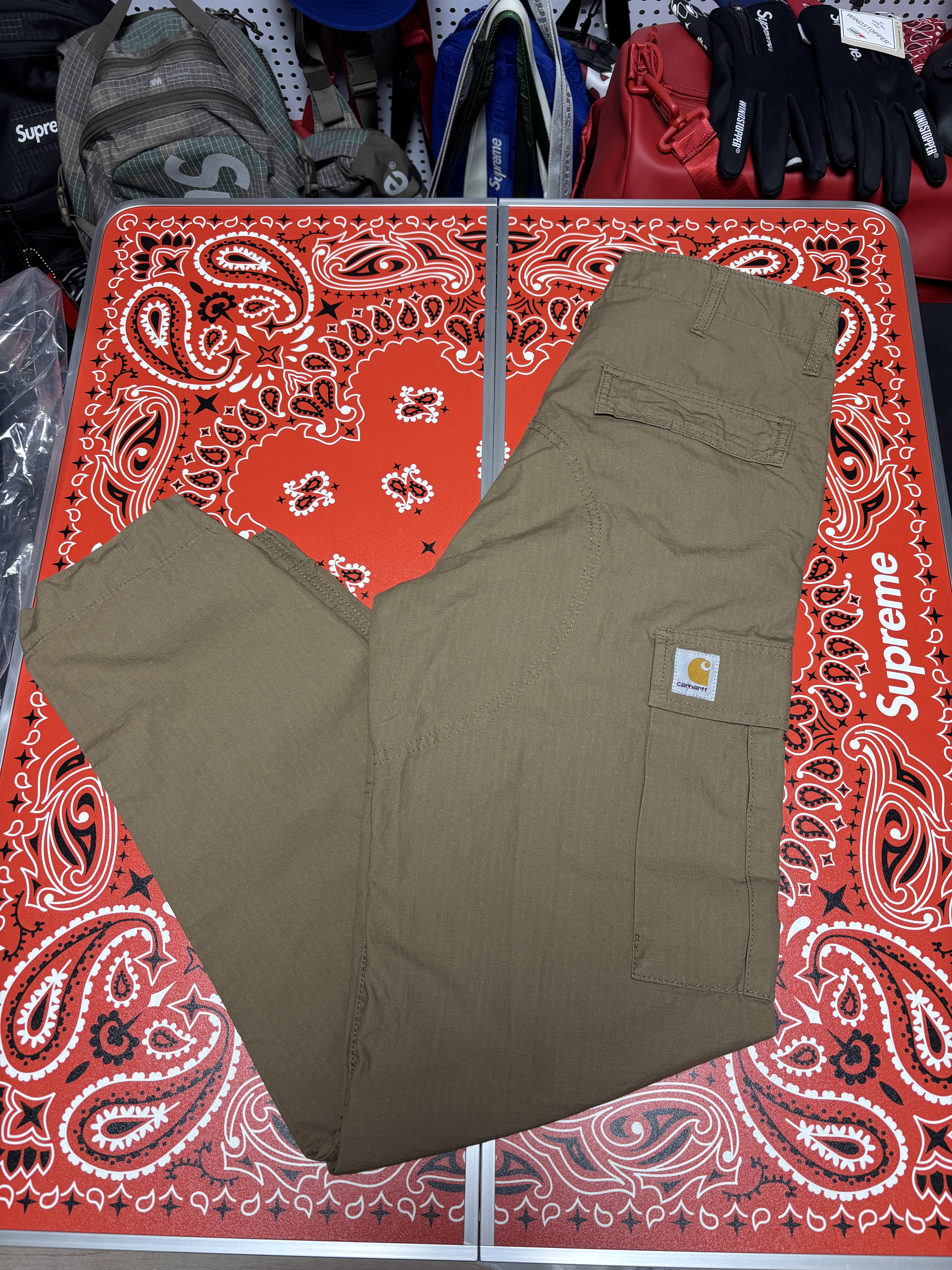 Play Comme des Garcons LS T-Shirt Black, Carhartt WIP Columbia Ripstop Regular Cargo Pants Buffalo 착용 스타일 - 2