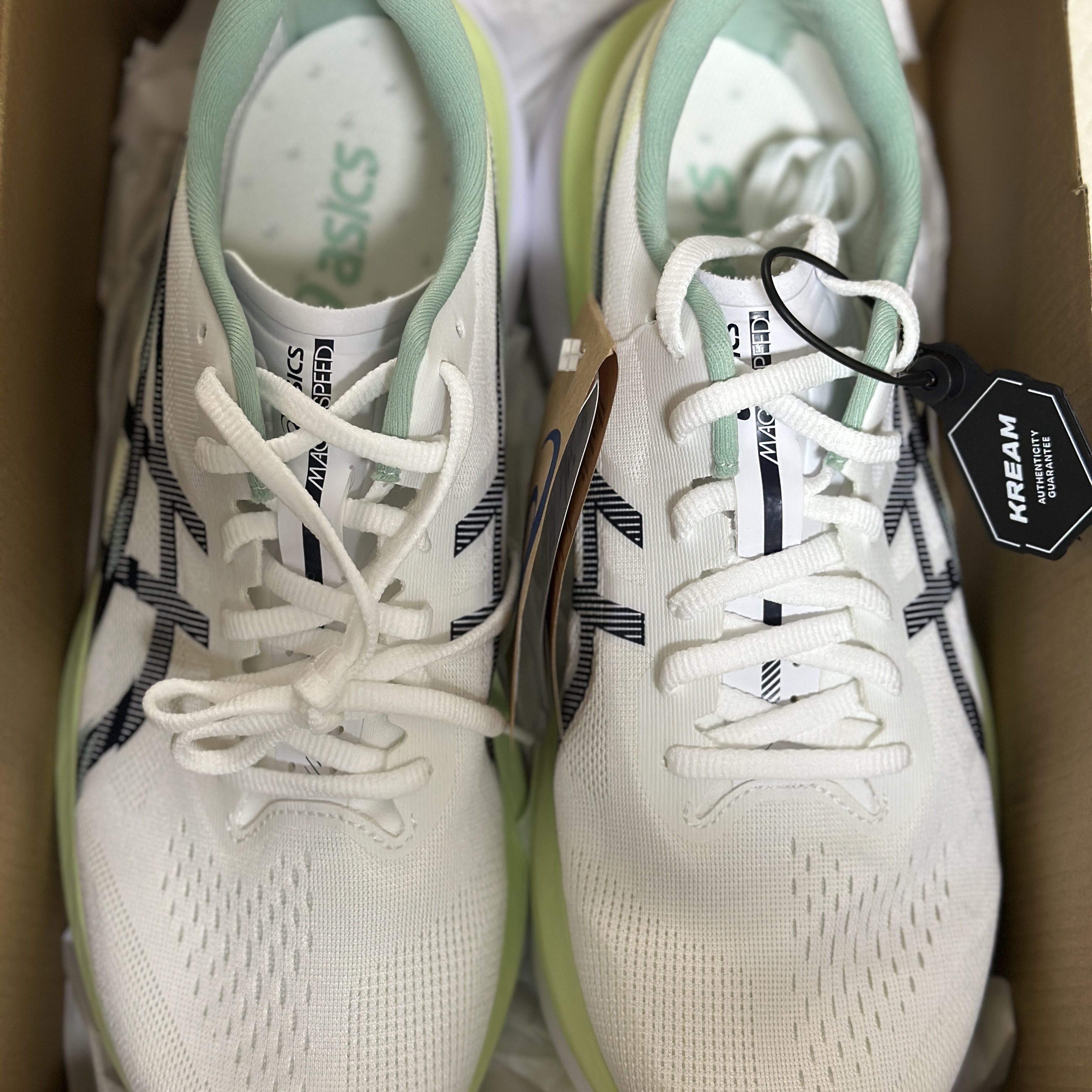 Asics Magic Speed 4 White Blue Expanse 착용 스타일