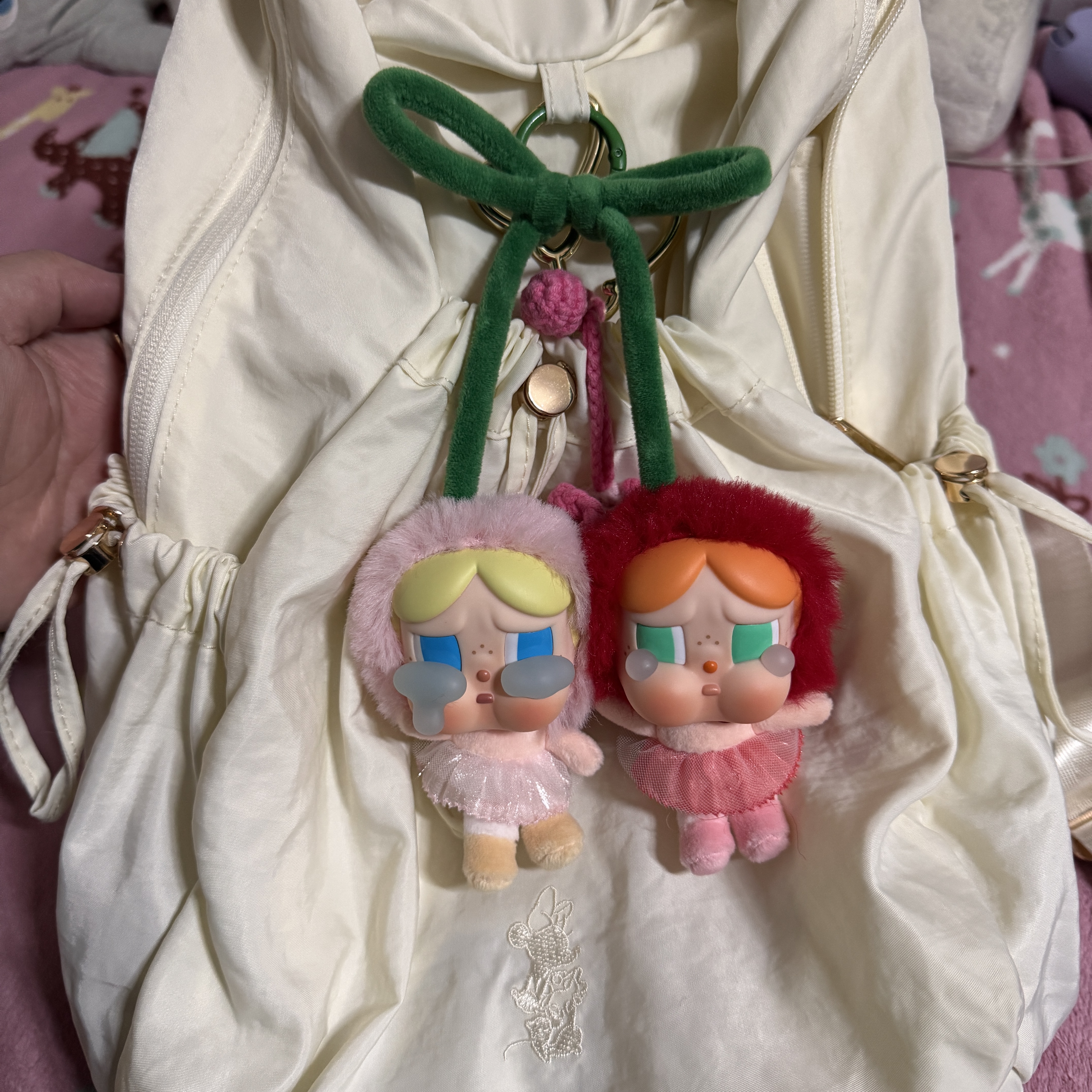 Pop Mart Crybaby Crying For Love Series Vinyl Plush 착용 스타일