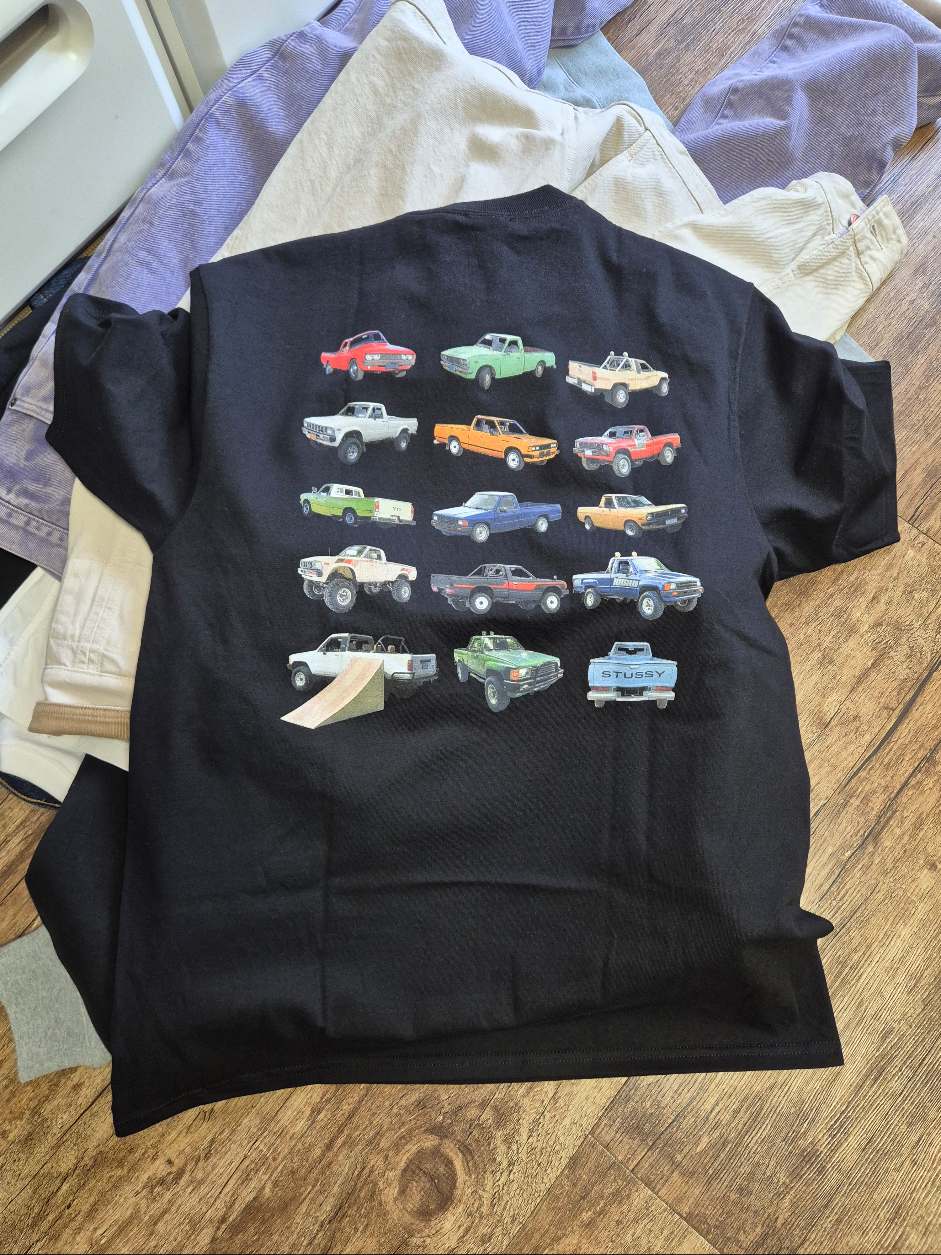 BAPE Neon Camo Milo Busy Works T-Shirt White, Jordan 1 Retro High OG Chicago 2022 착용 스타일 - 8