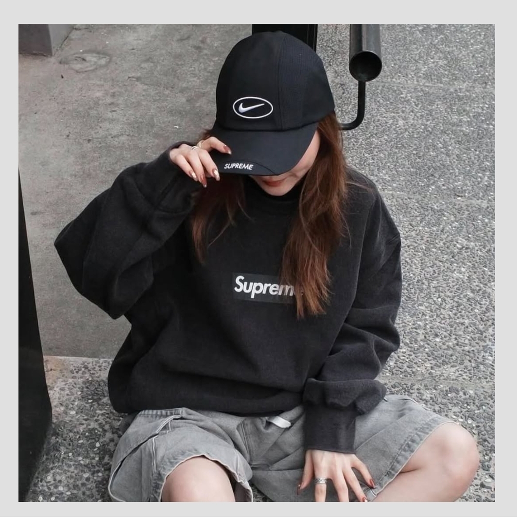 Supreme Washed Box Logo Crewneck Black - 25SS 착용 스타일 - 4