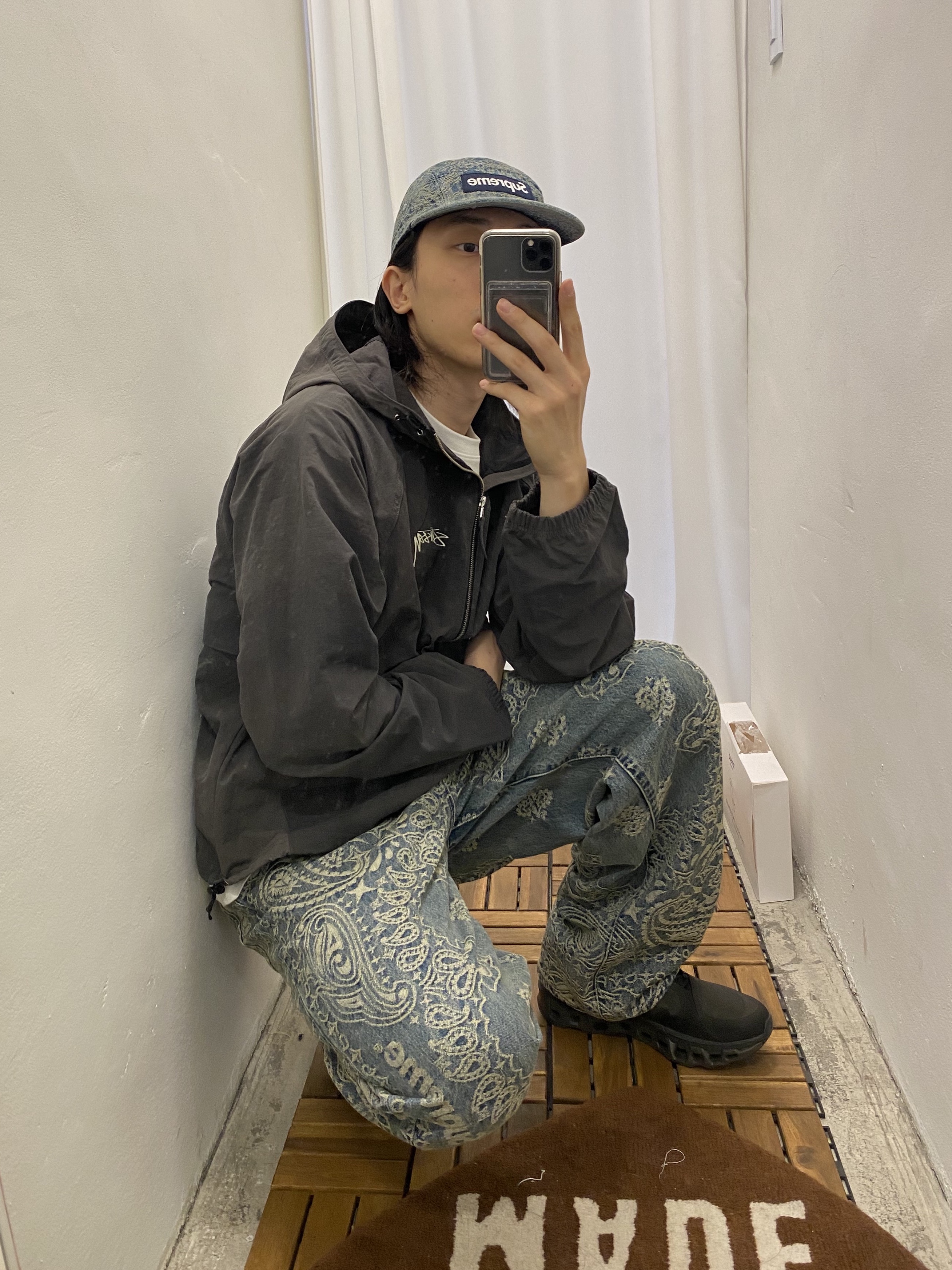 Supreme Bandana Jacquard Baggy Jean Blue - 25SS, Supreme Bandana Jacquard Denim Camp Cap Blue - 25SS 착용 스타일 - 1