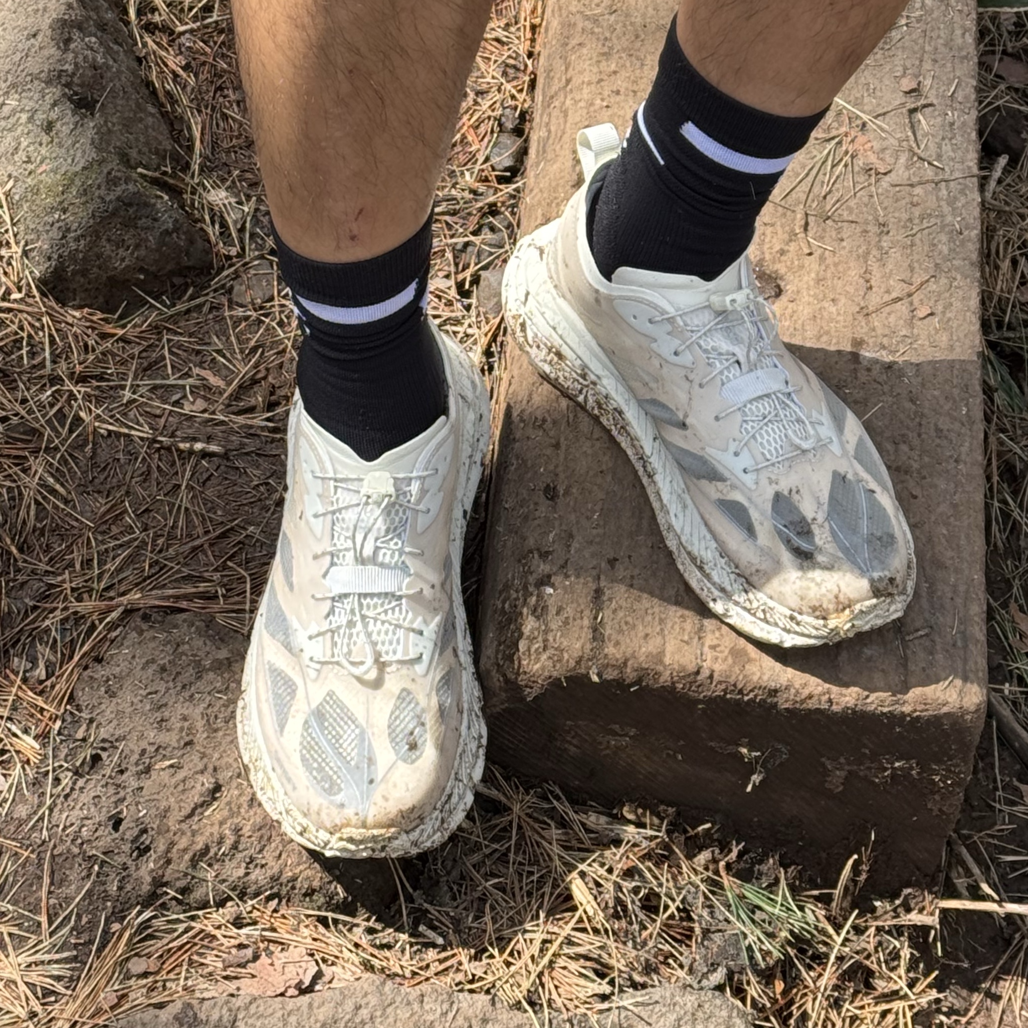 Hoka x Satisfy Mafate Speed 4 Lite Bone 착용 스타일 - 1