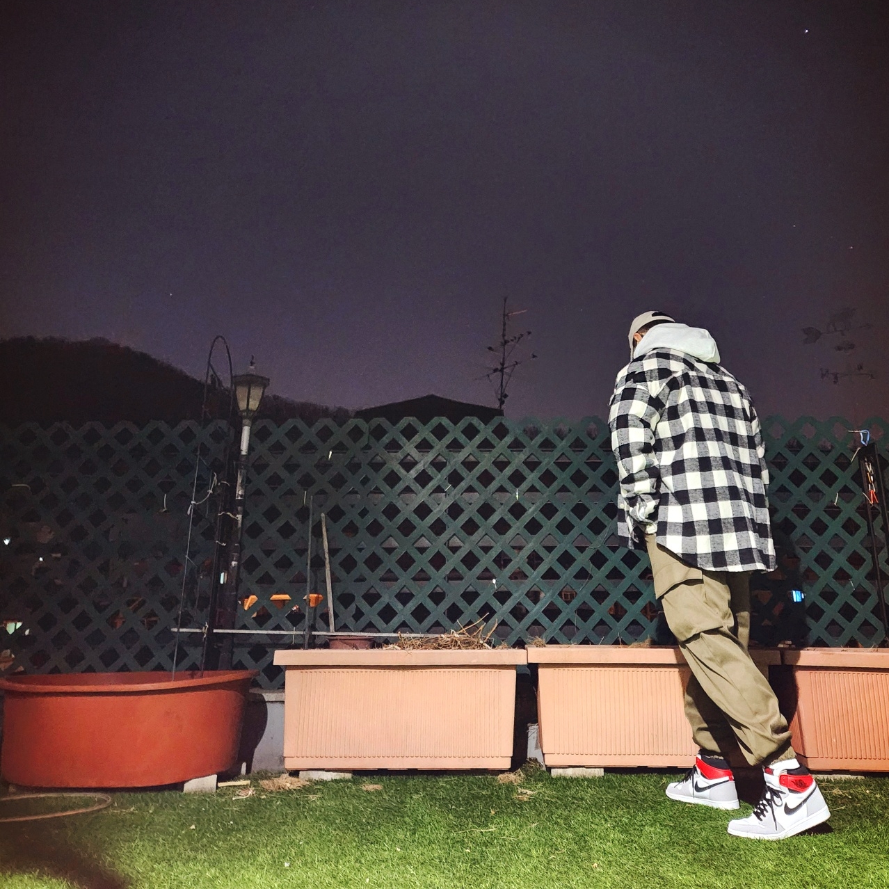 Stussy Basic Stussy Zip Hoodie Ash Heather, Jordan 1 Retro High OG Light Smoke Grey 착용 스타일 - 2