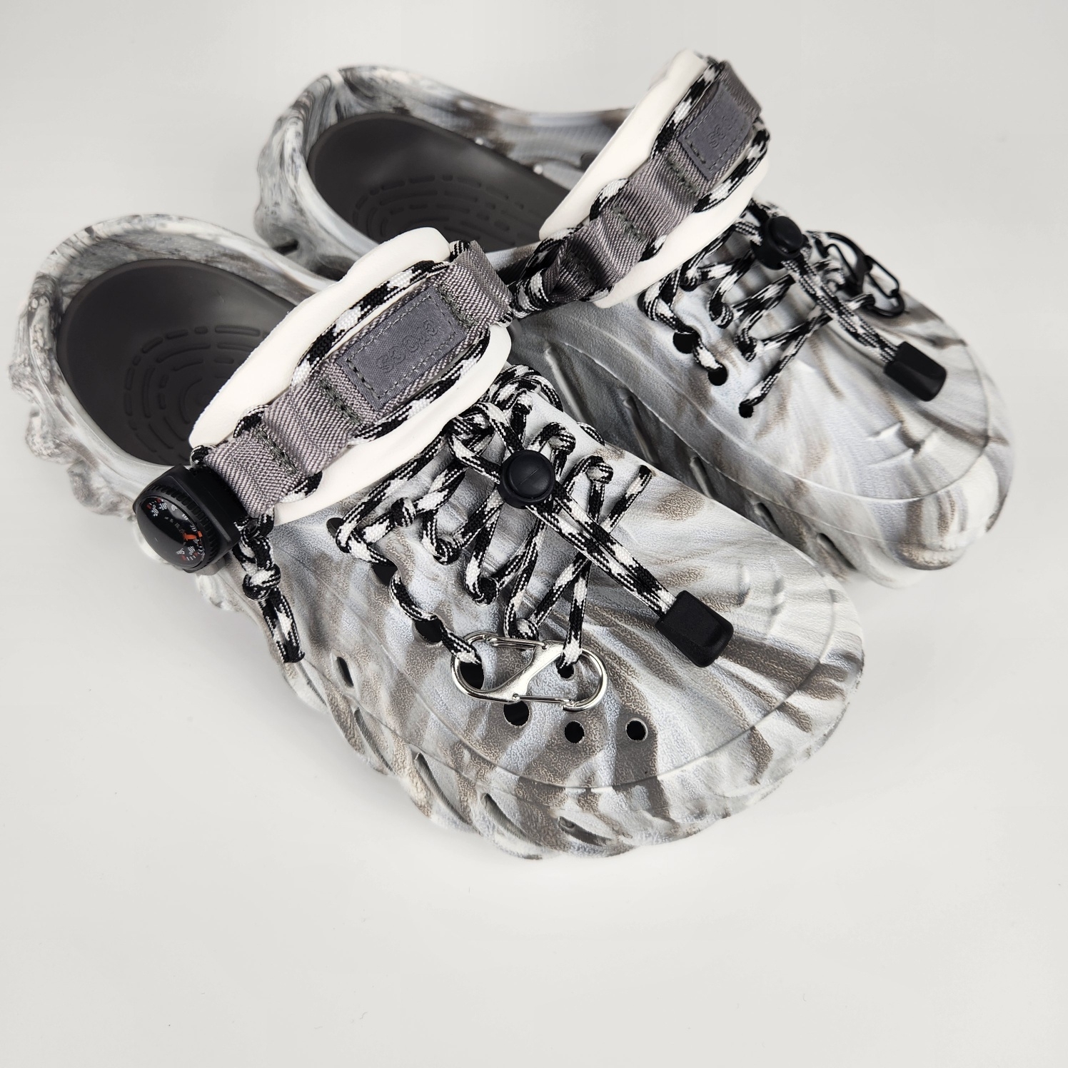 Crocs Echo Marbled Clog Moonlight Multi 착용 스타일 - 1