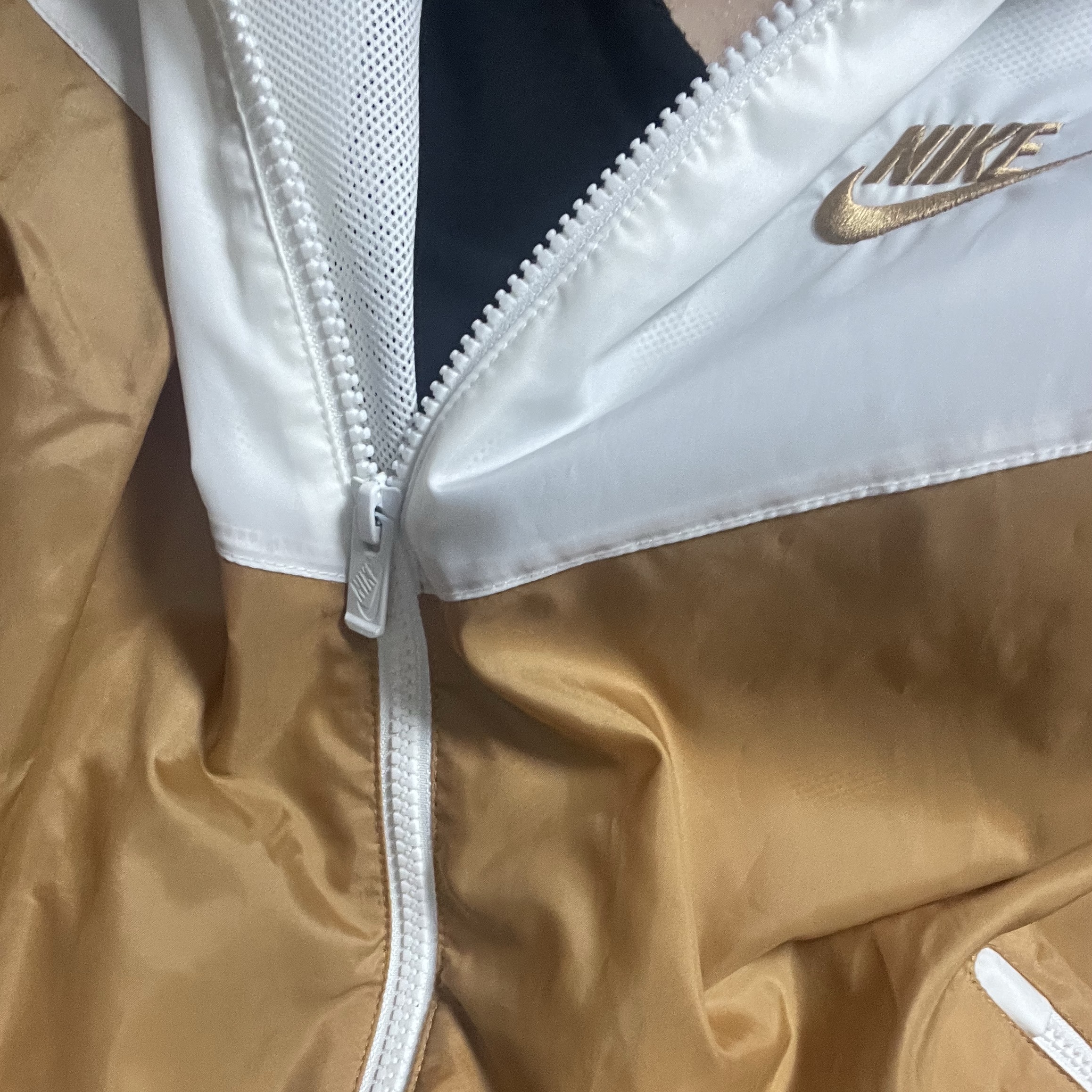 Nike NSW Windrunner Hooded Jacket Sail Flax - Asia 착용 스타일