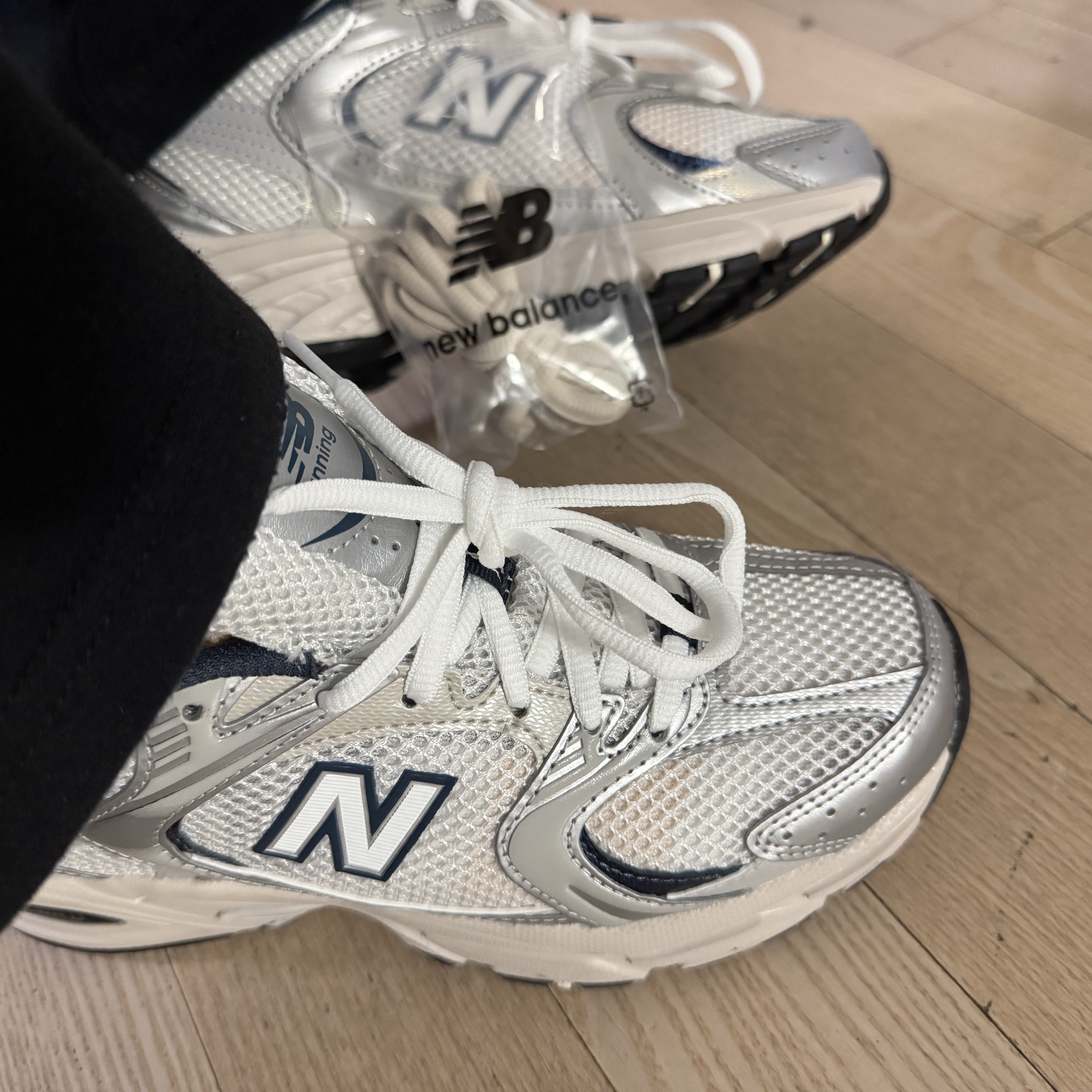 New Balance 530 Steel Grey 착용 스타일