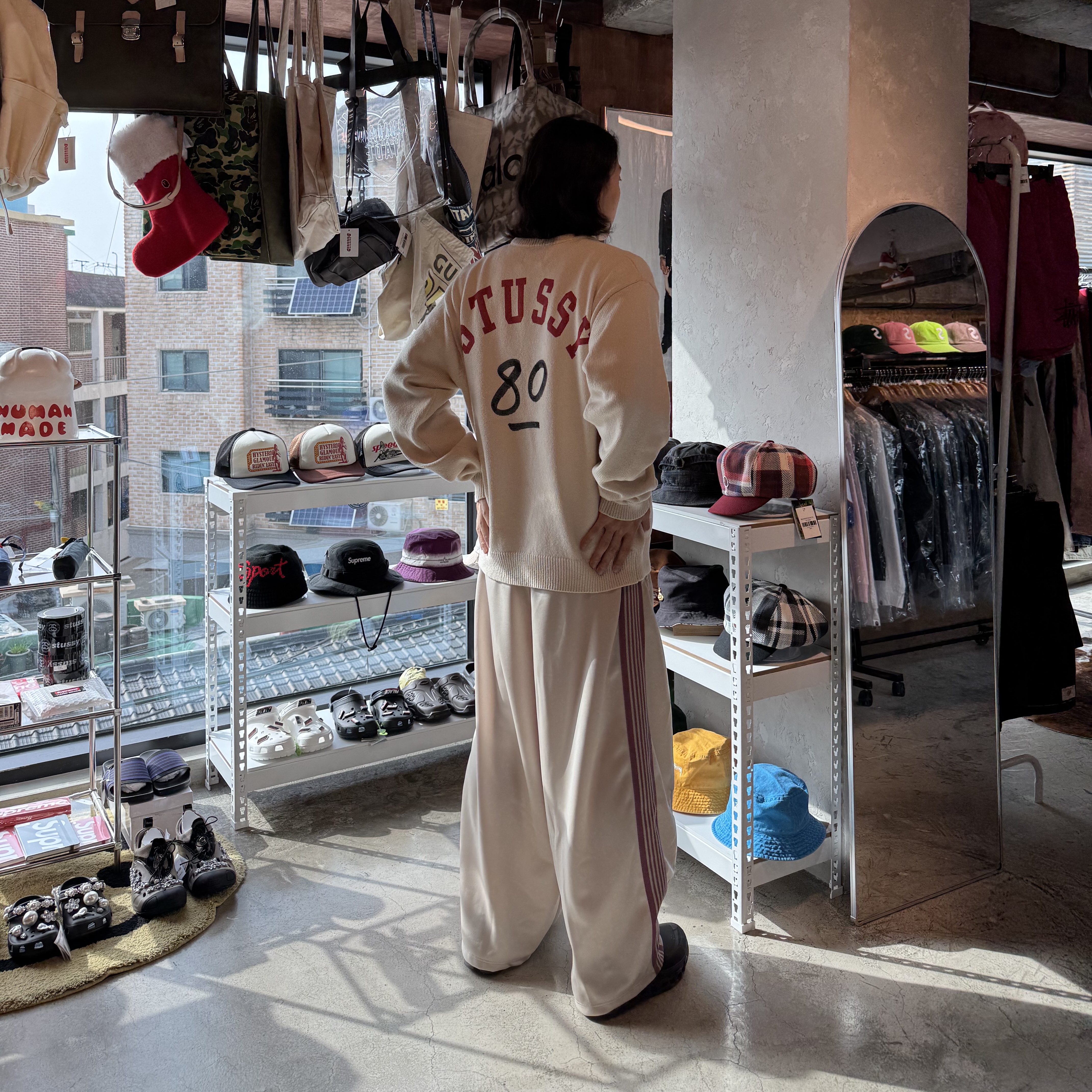 Needles H.D. Track Pants Poly Smooth Ivory, Stussy Handwritten Sweater Natural 착용 스타일 - 2