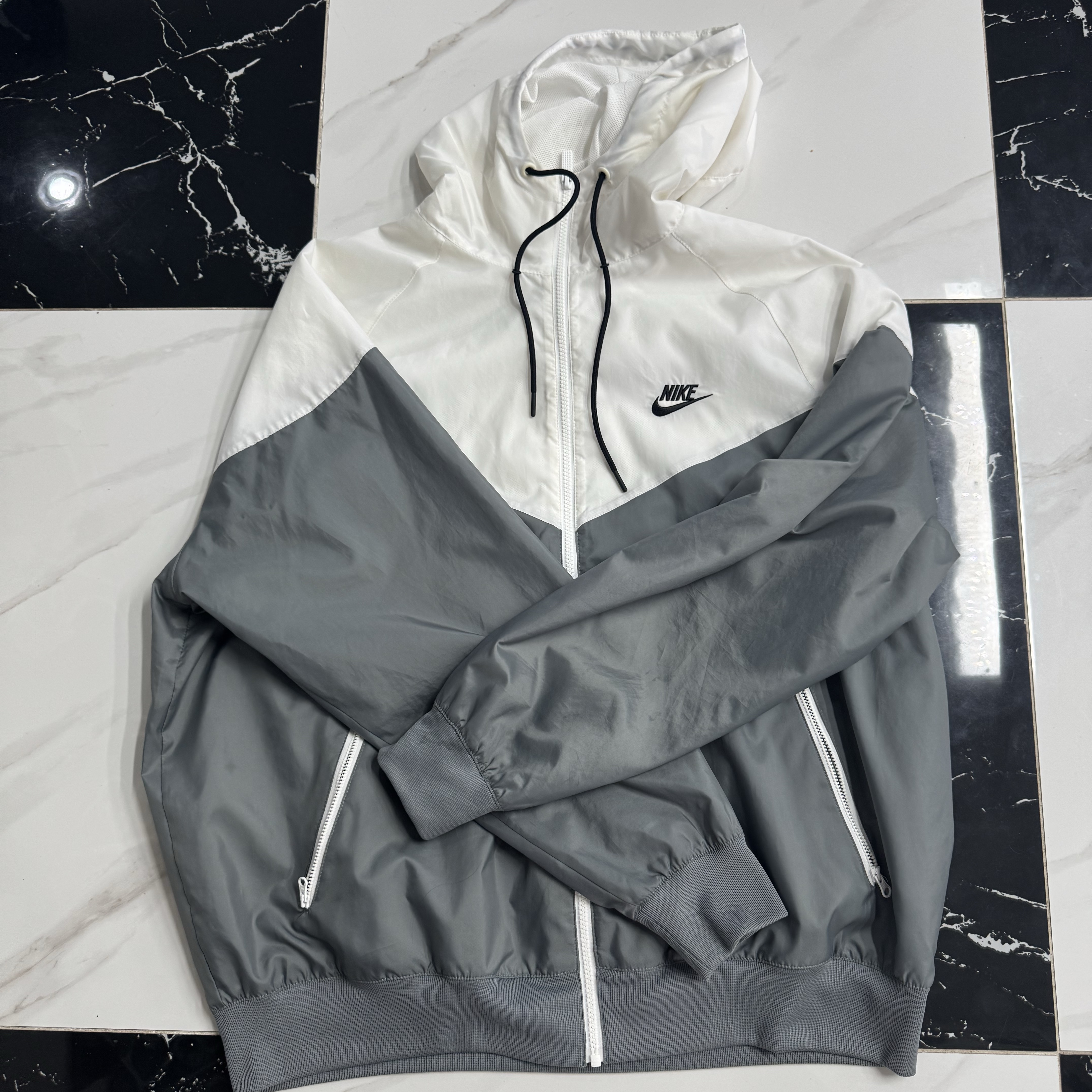 Nike NSW Windrunner Hoodie Jacket Smoke Grey - Asia 착용 스타일