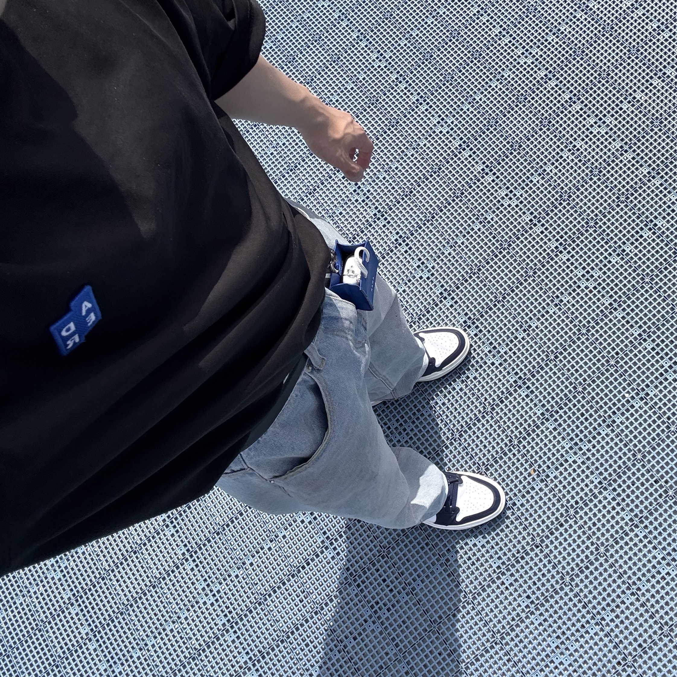 (W) Jordan 1 Elevate Low Midnight Navy, Apple Airpods Pro 2nd Gen with MagSafe Charging Case USB C (Korean Ver.) 착용 스타일