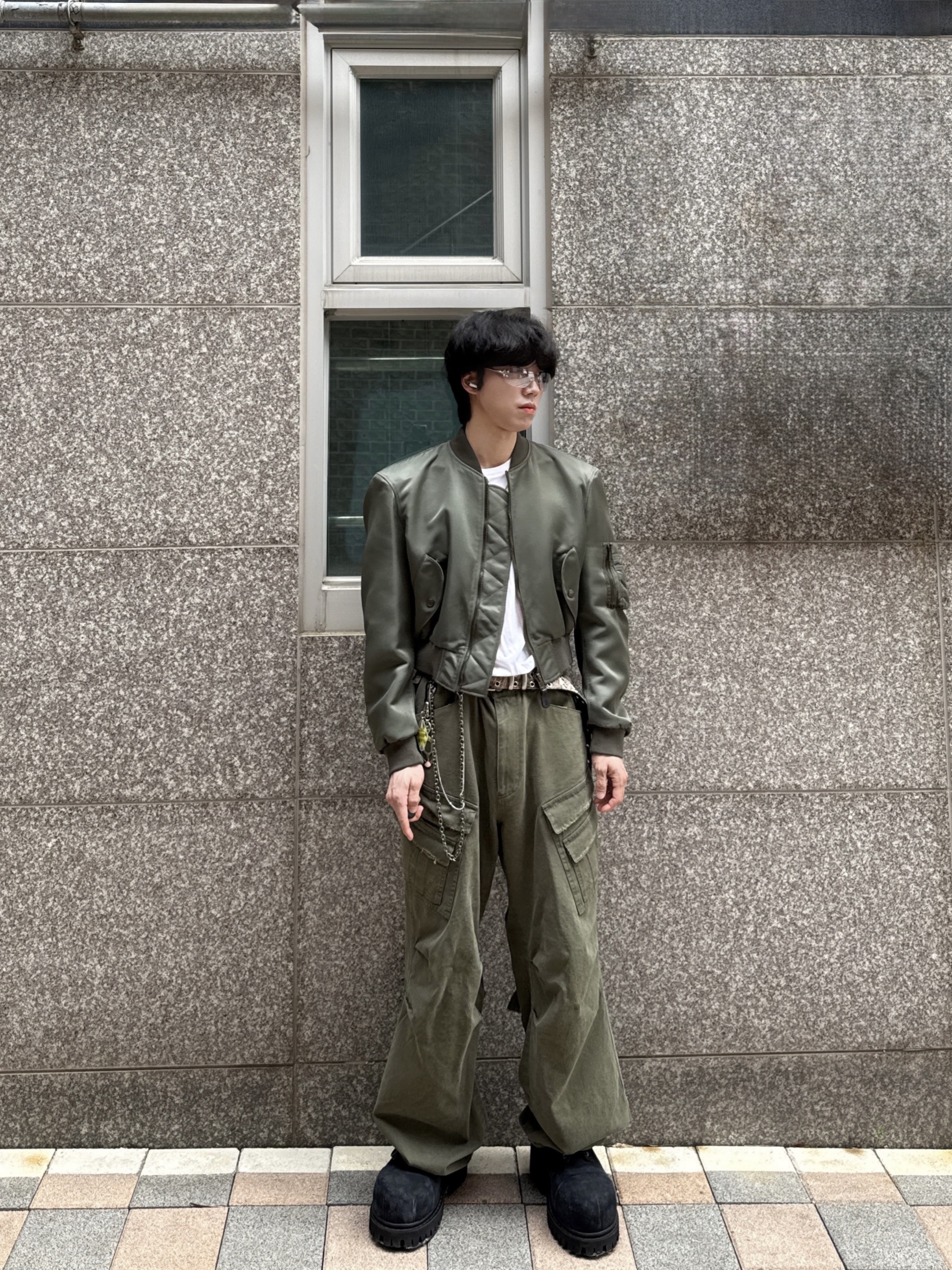 Nonnod Double Pocket Cargo Pants Vintage Khaki, MJD x Kamien Double Hole Belt Oak Brown 착용 스타일 - 5