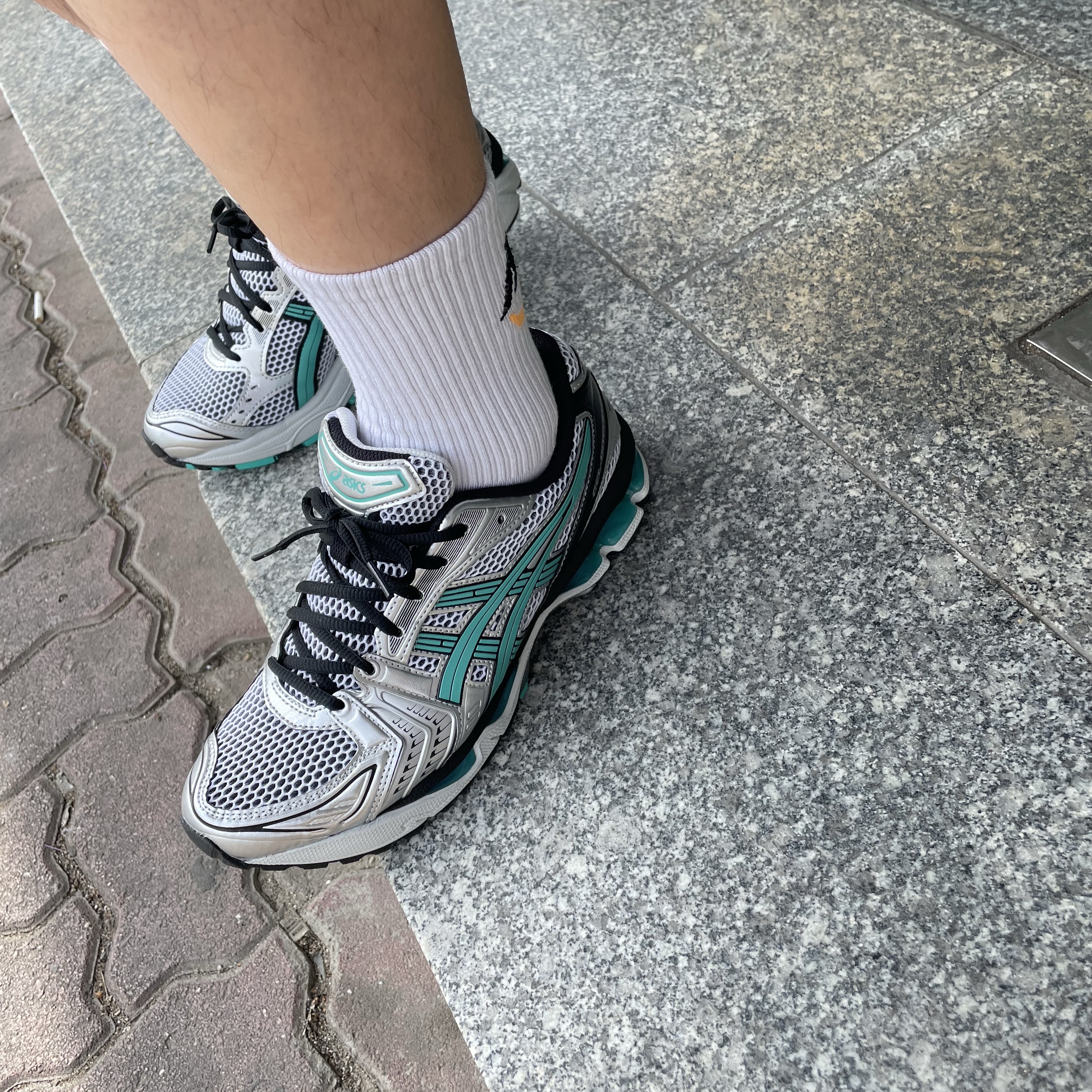 Asics Gel-Kayano 14 White Waterfall 착용 스타일
