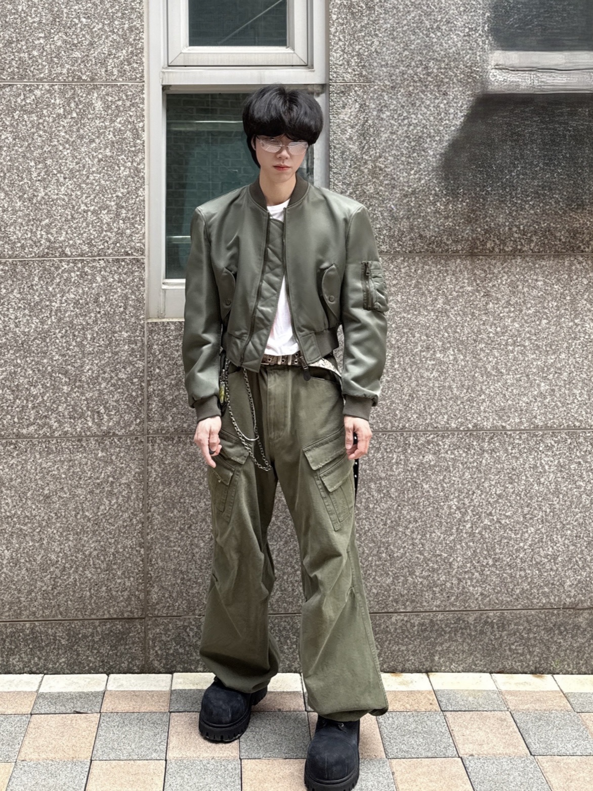 Nonnod Double Pocket Cargo Pants Vintage Khaki, MJD x Kamien Double Hole Belt Oak Brown 착용 스타일 - 1