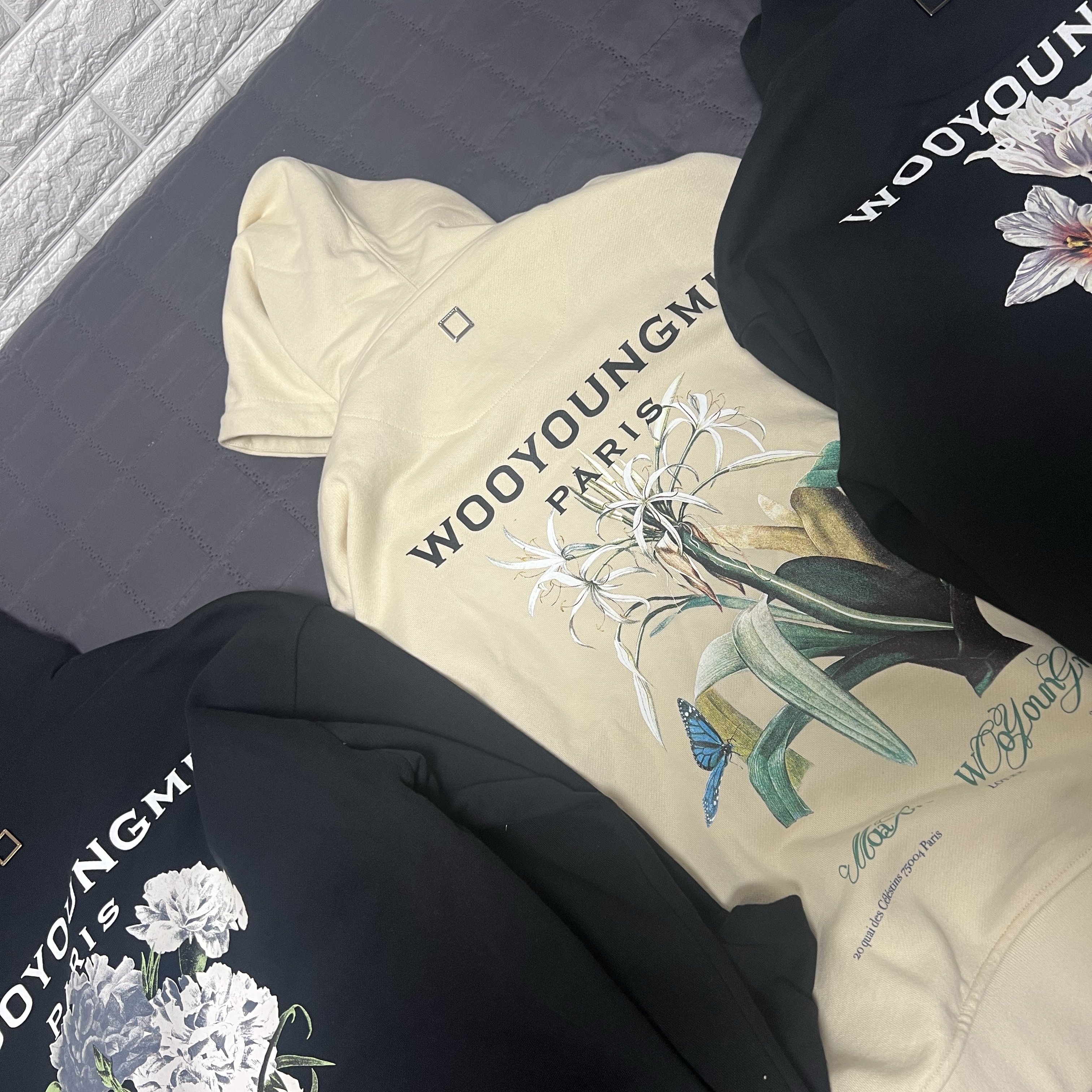 Wooyoungmi Flower Print Hoodie Ivory - 23SS, Wooyoungmi Flower Back Logo Hooded T-Shirt Black - 24SS 착용 스타일