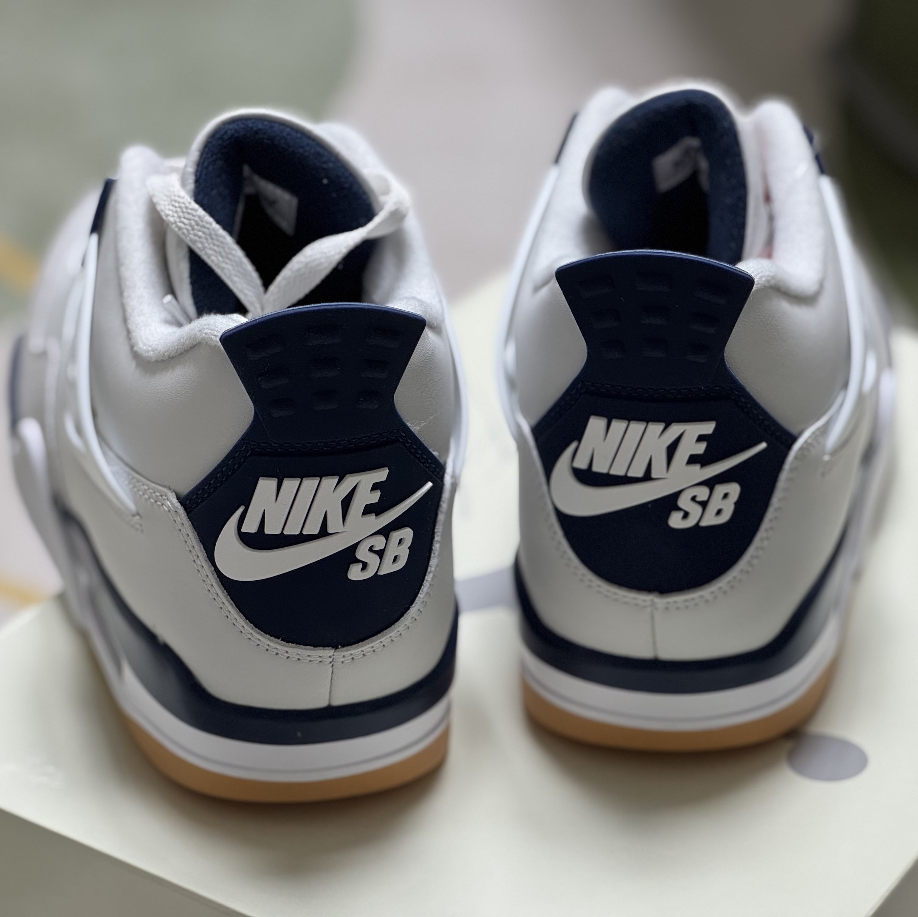 Jordan 4 x Nike SB Retro SP Navy 착용 스타일 - 5
