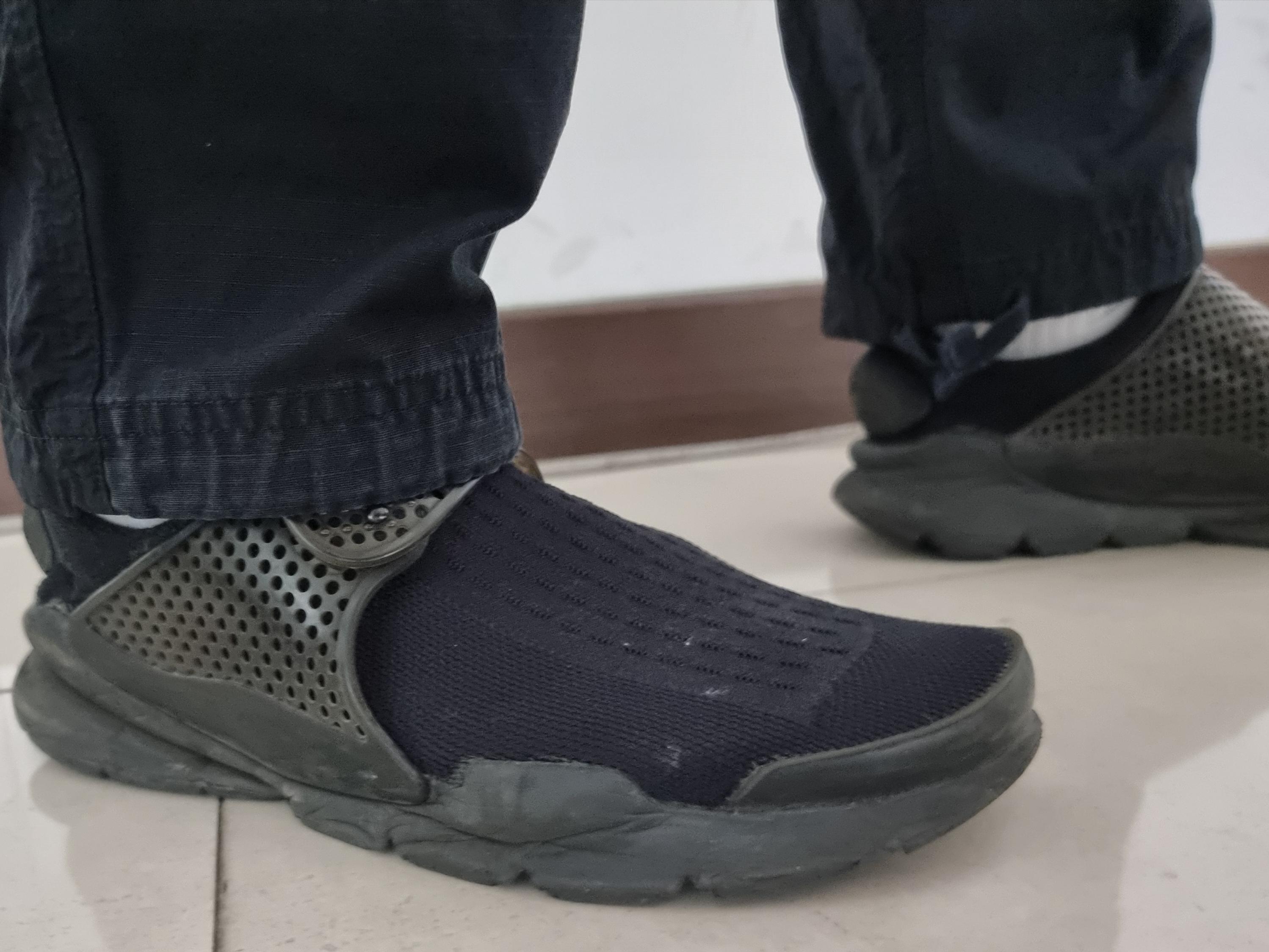 Nike Sock Dart Triple Black 착용 스타일