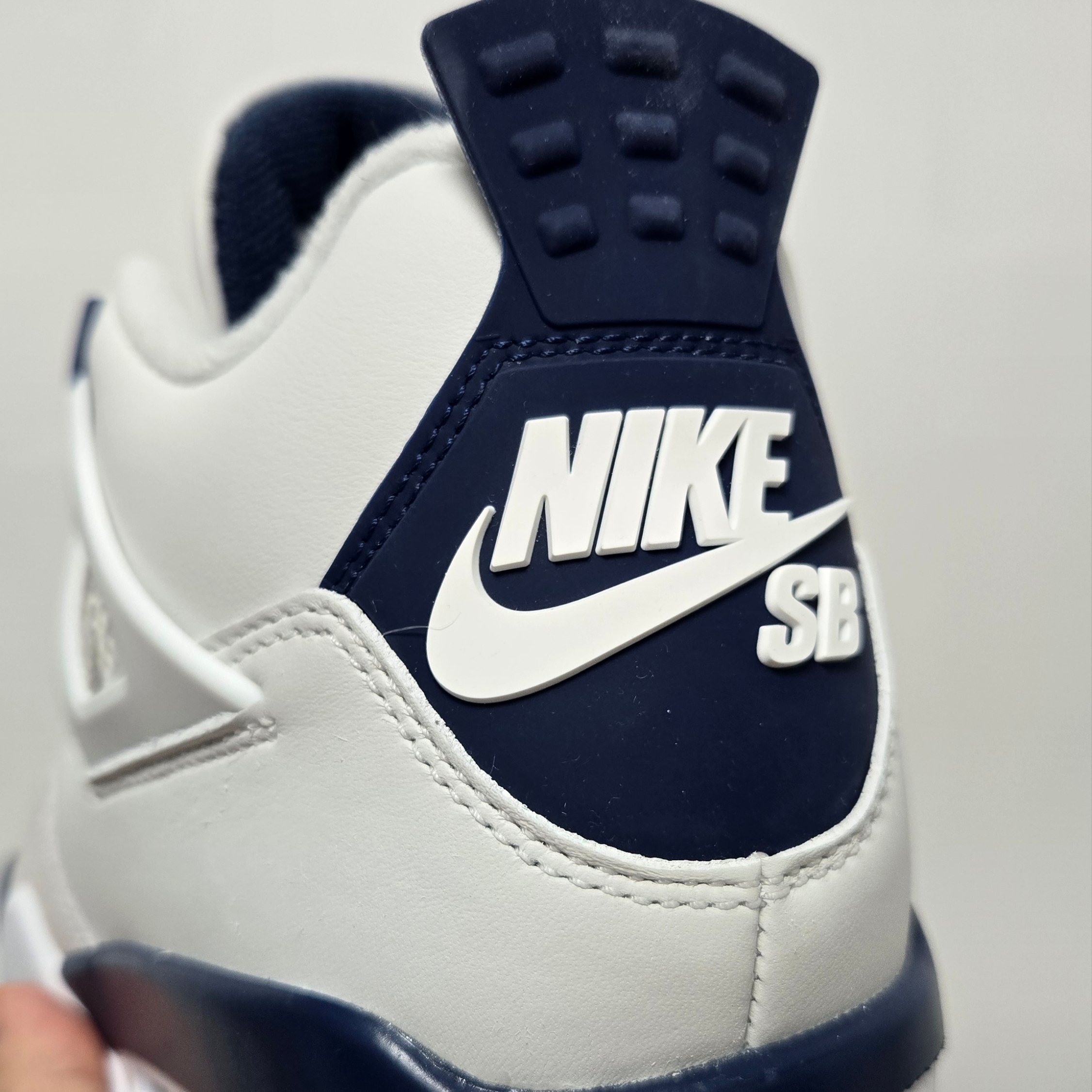 Jordan 4 x Nike SB Retro SP Navy 착용 스타일 - 5