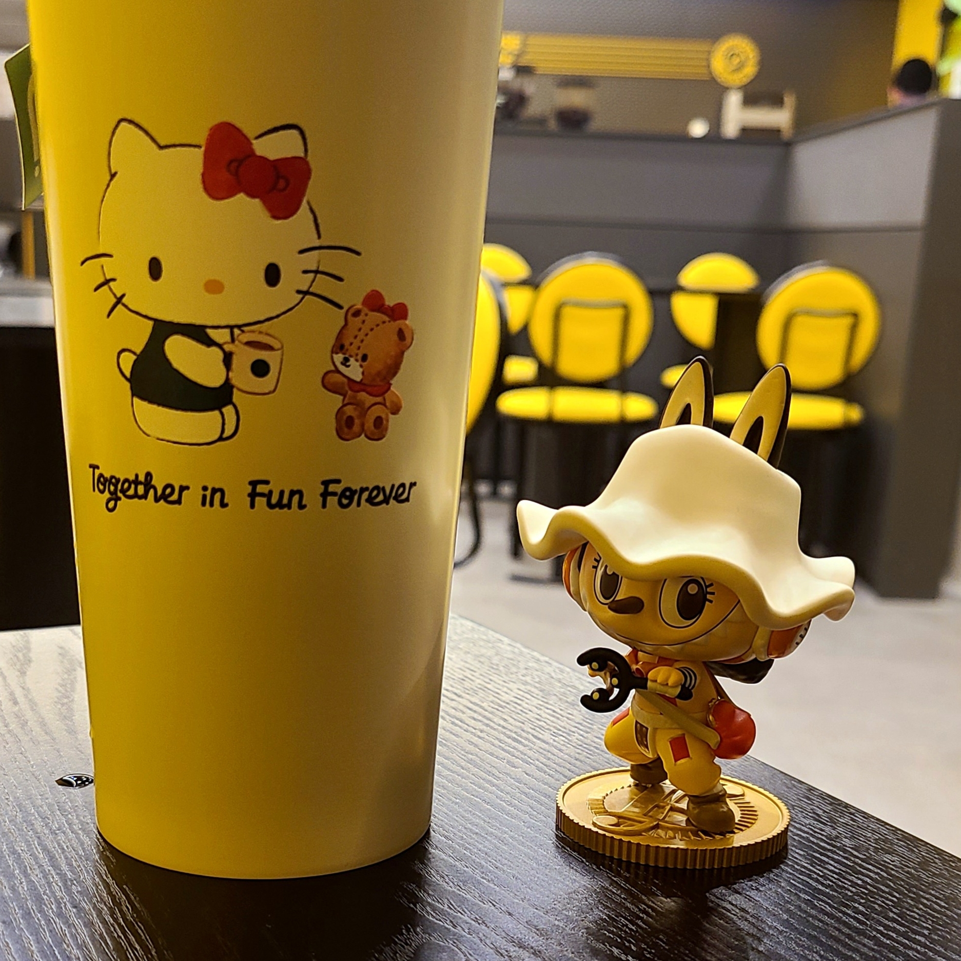Pop Mart Labubu The Monsters x One Piece Series Figures Sealed Case (12 Blind Boxes), Starbucks x Hello Kitty SS Cold Cup 473ml 착용 스타일 - 1