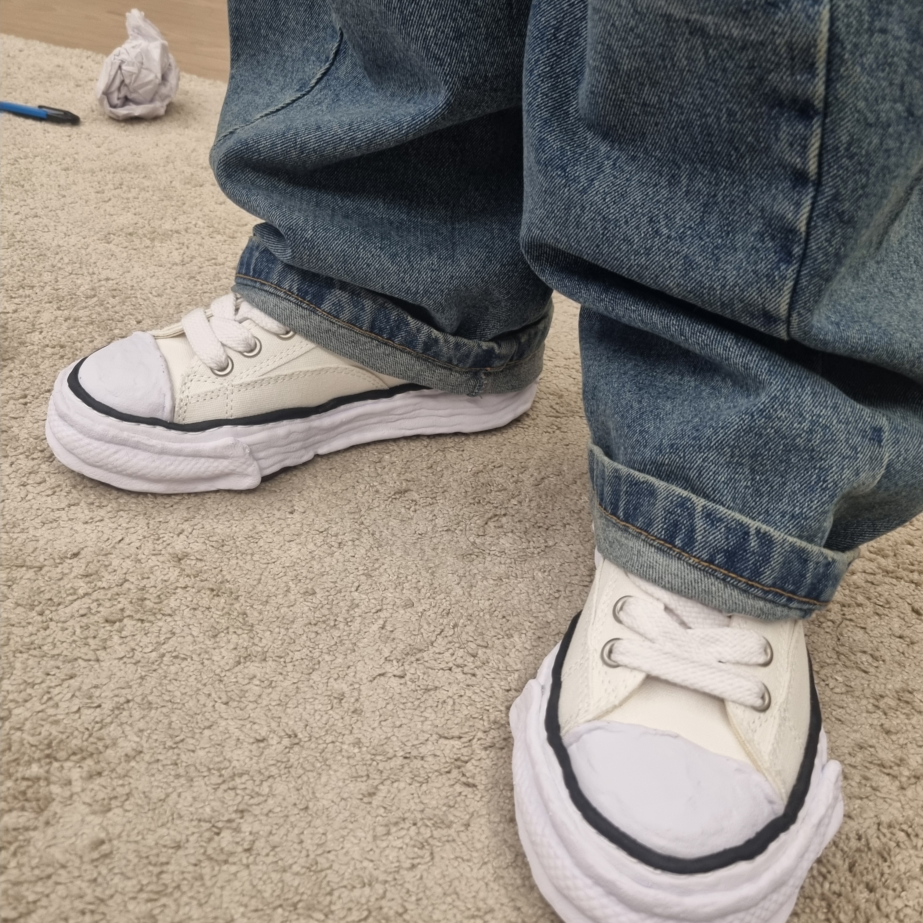 Maison Mihara Yasuhiro Peterson23 OG Sole Canvas Low-top Sneakers White 착용 스타일