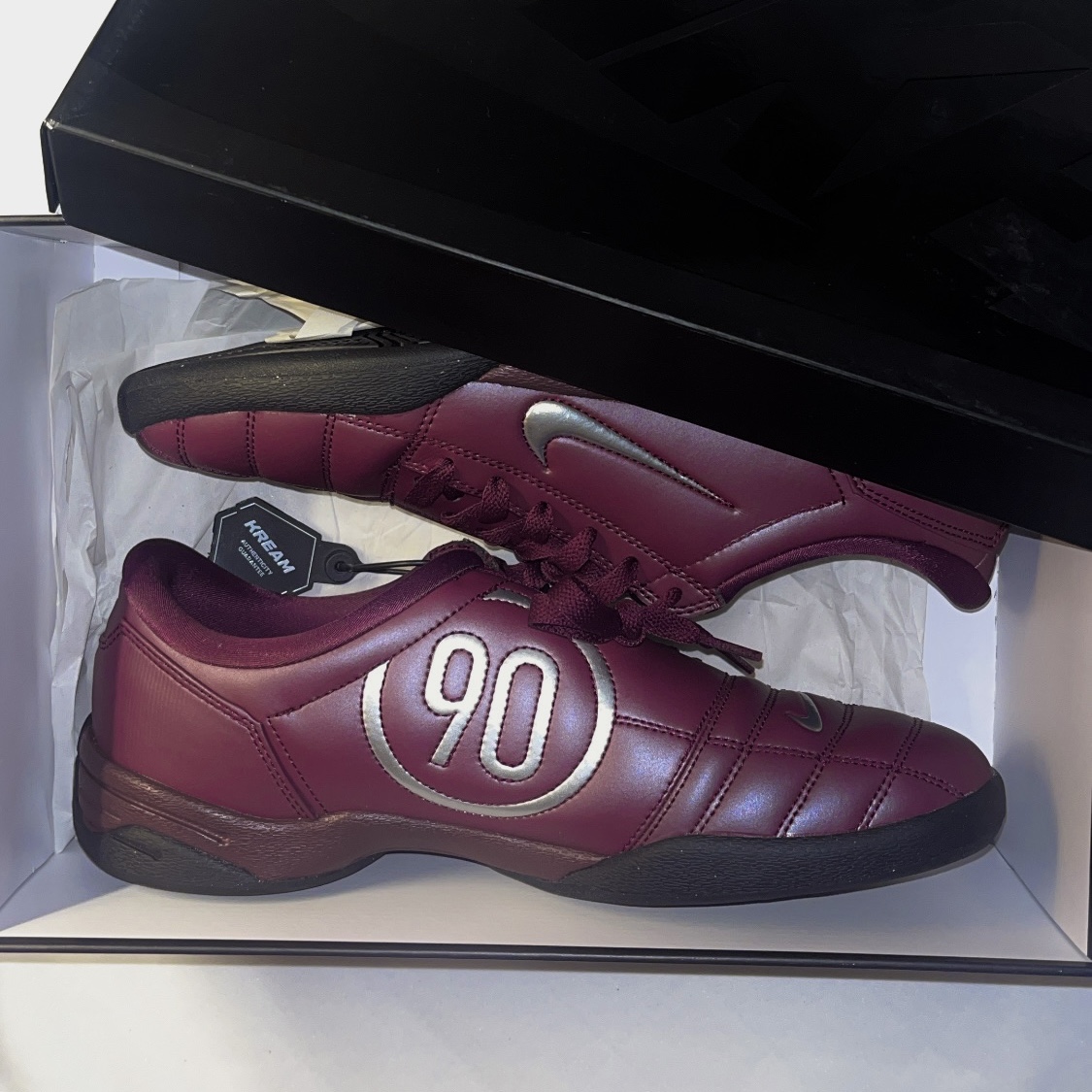 Nike Total 90 III SP Bordeaux and Metallic Silver 착용 스타일 - 2