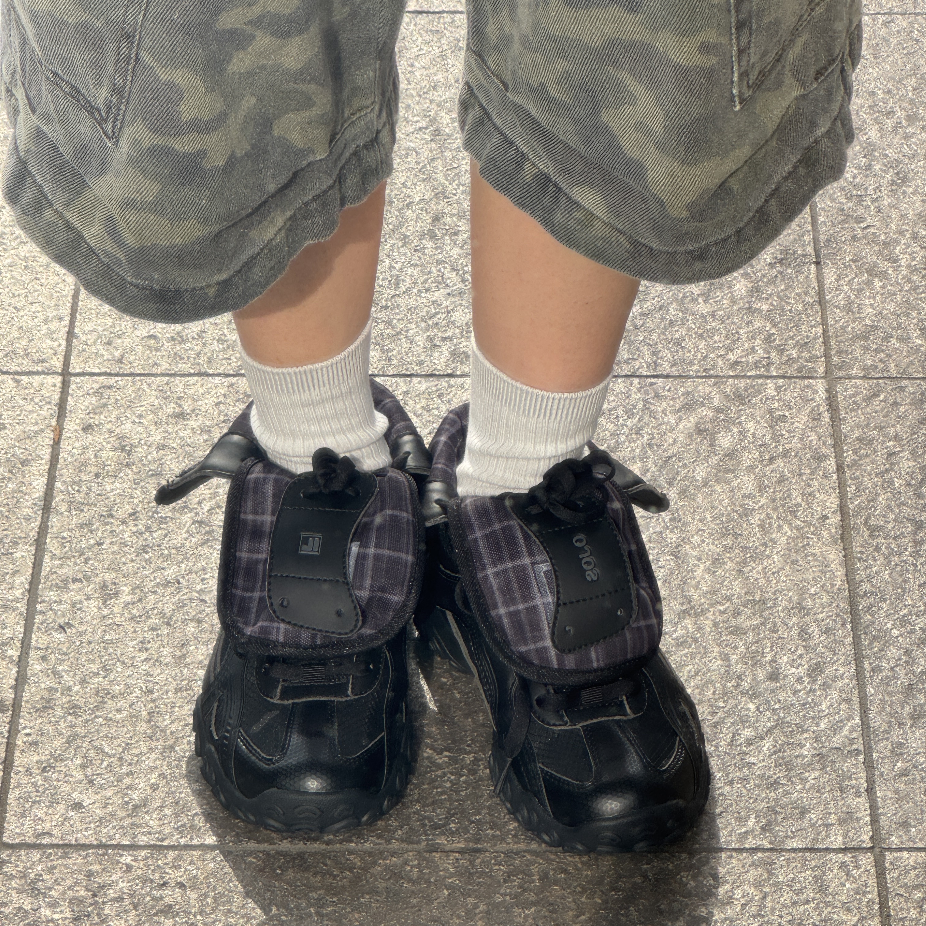 Fila x Ojos Echappe Mid Black 착용 스타일