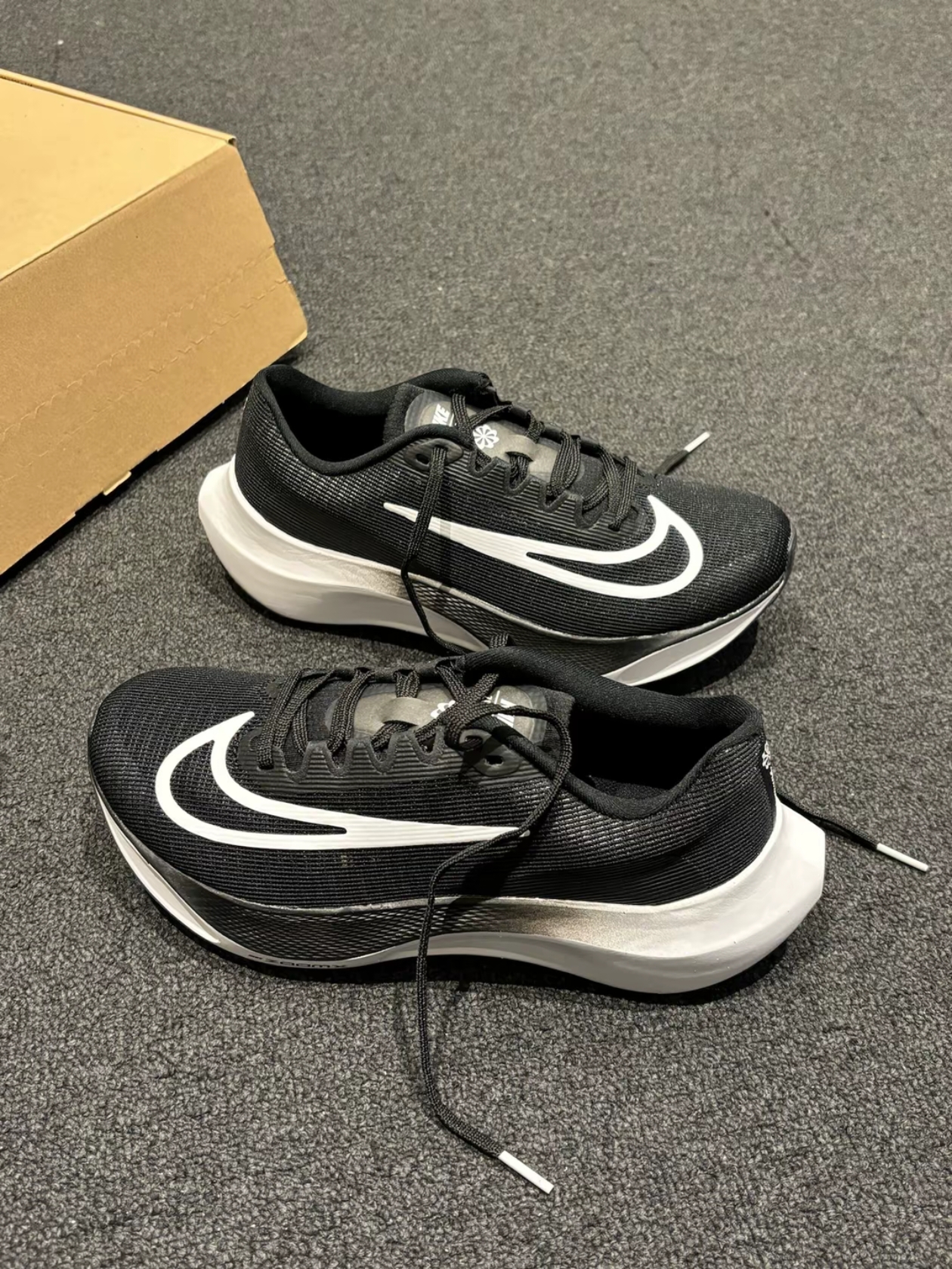 Nike Zoom Fly 5 Black White 착용 스타일