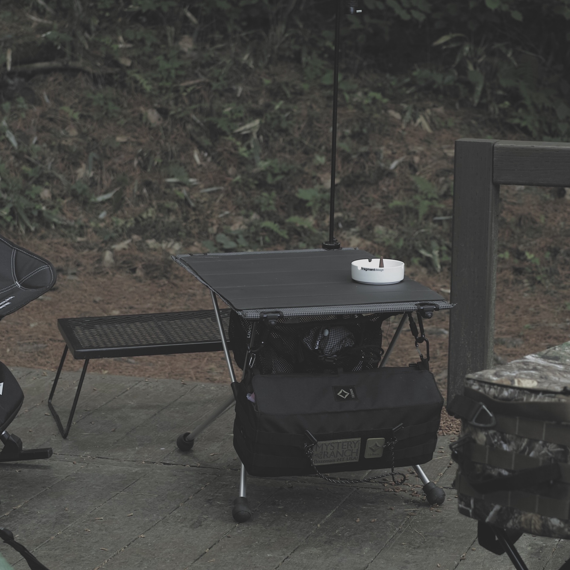 Helinox x Filson Solid Tactical Hard Top Table Grey Shrub Camo 착용 스타일