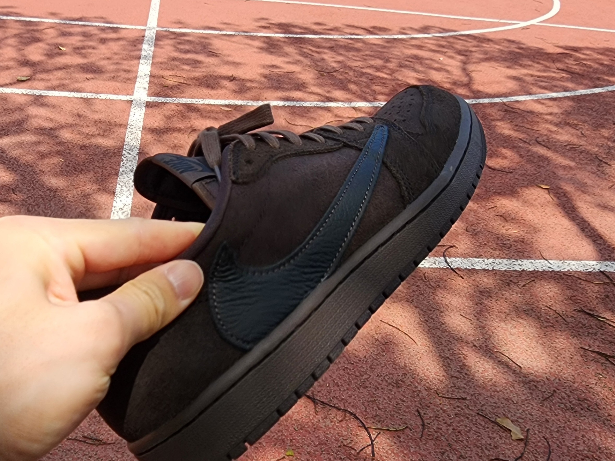 Jordan 1 x Travis Scott Retro Low OG SP Velvet Brown and Dark Mocha 착용 스타일