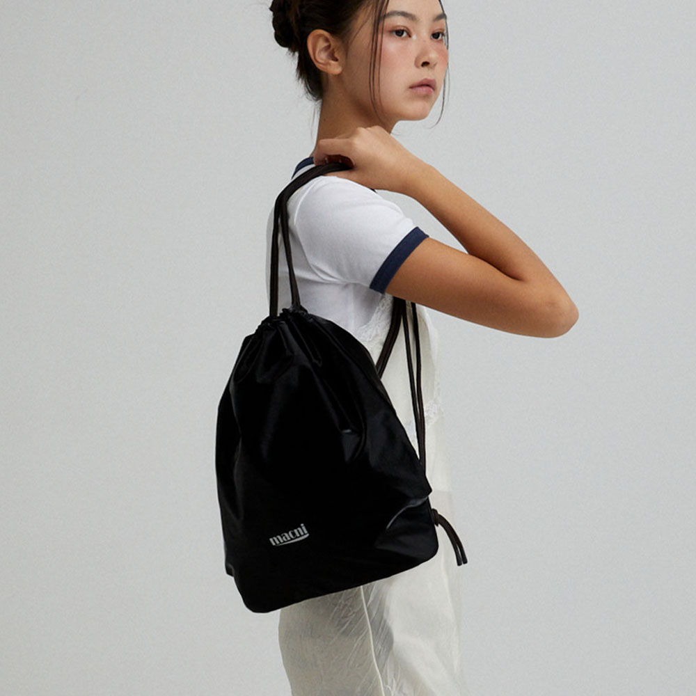 마크니 드로스트링 글로시 백팩 블랙(MACNI Drawstring Glossy Backpack Black) - 2