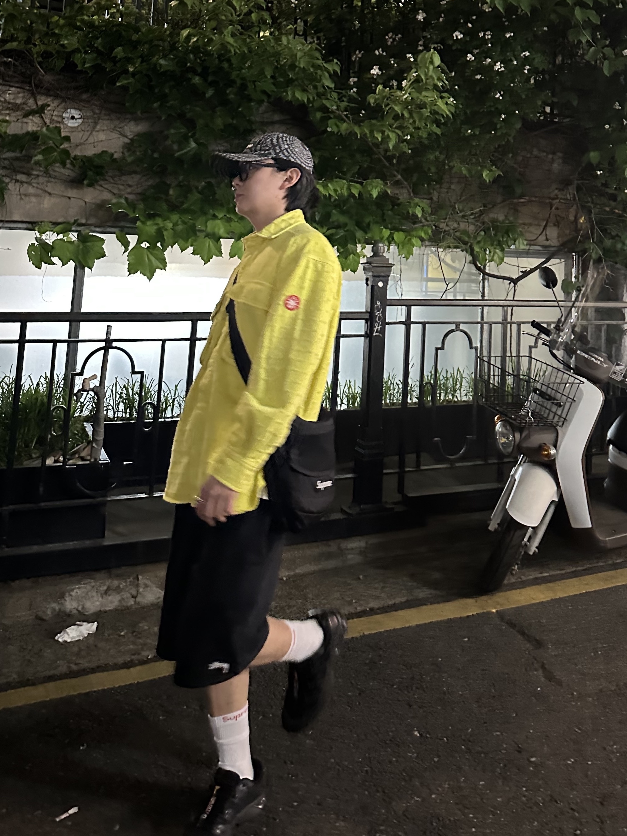 Cav Empt Overdye MAJ Dam Shirt Yellow - 23SS, Stussy Overdyed Stock Logo Shorts Black 착용 스타일 - 1