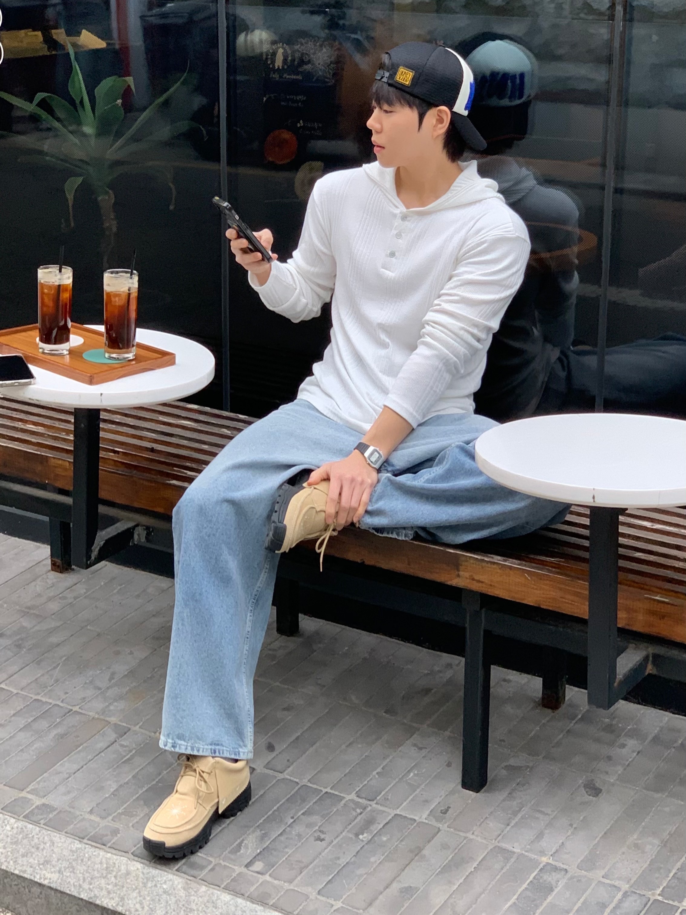 [KREAM 단독] Millo Archive X Negative Three Crescendo Desert Boots Beige, Honey Scoop House HNY Logo Trucker Cap Black 착용 스타일 - 1