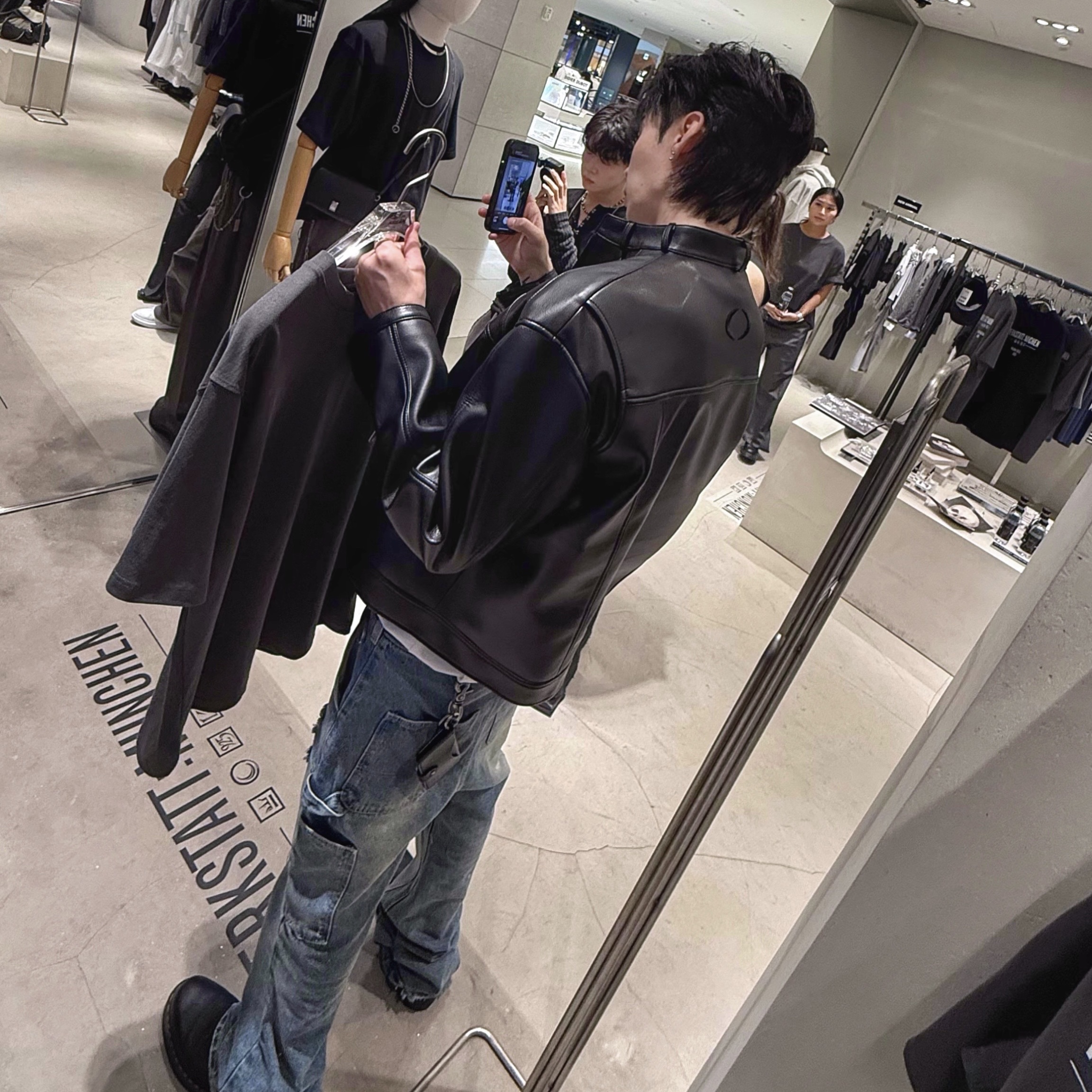 Werkstatt:Munchen x KREAM Seoul T-Shirts Charcoal - 25SS, Dr. Martens 1461 Nappa Black 착용 스타일 - 7