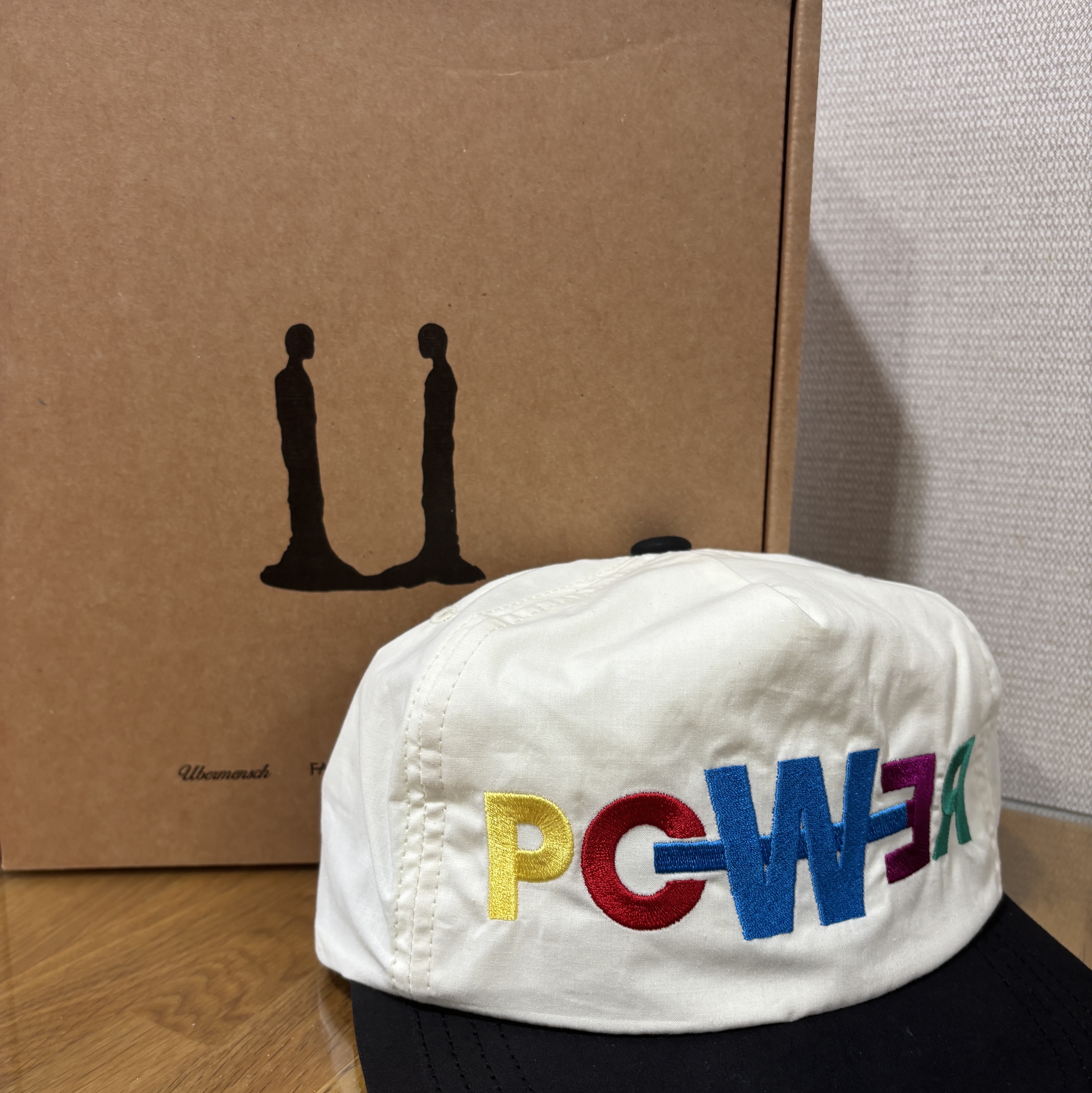 G-DRAGON Power Ball Cap White 착용 스타일