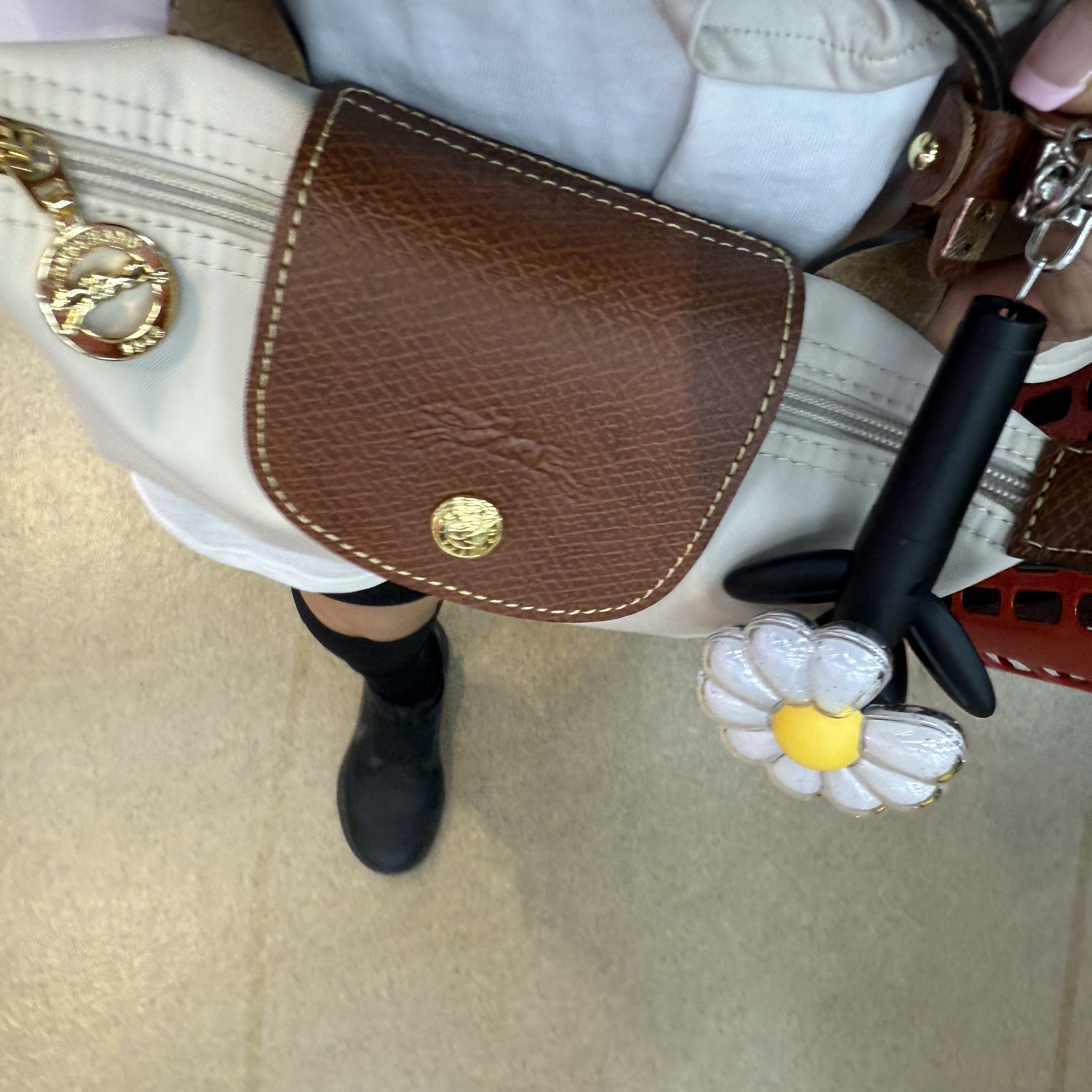 Longchamp Le Pliage Original Handle Pouch Paper 착용 스타일