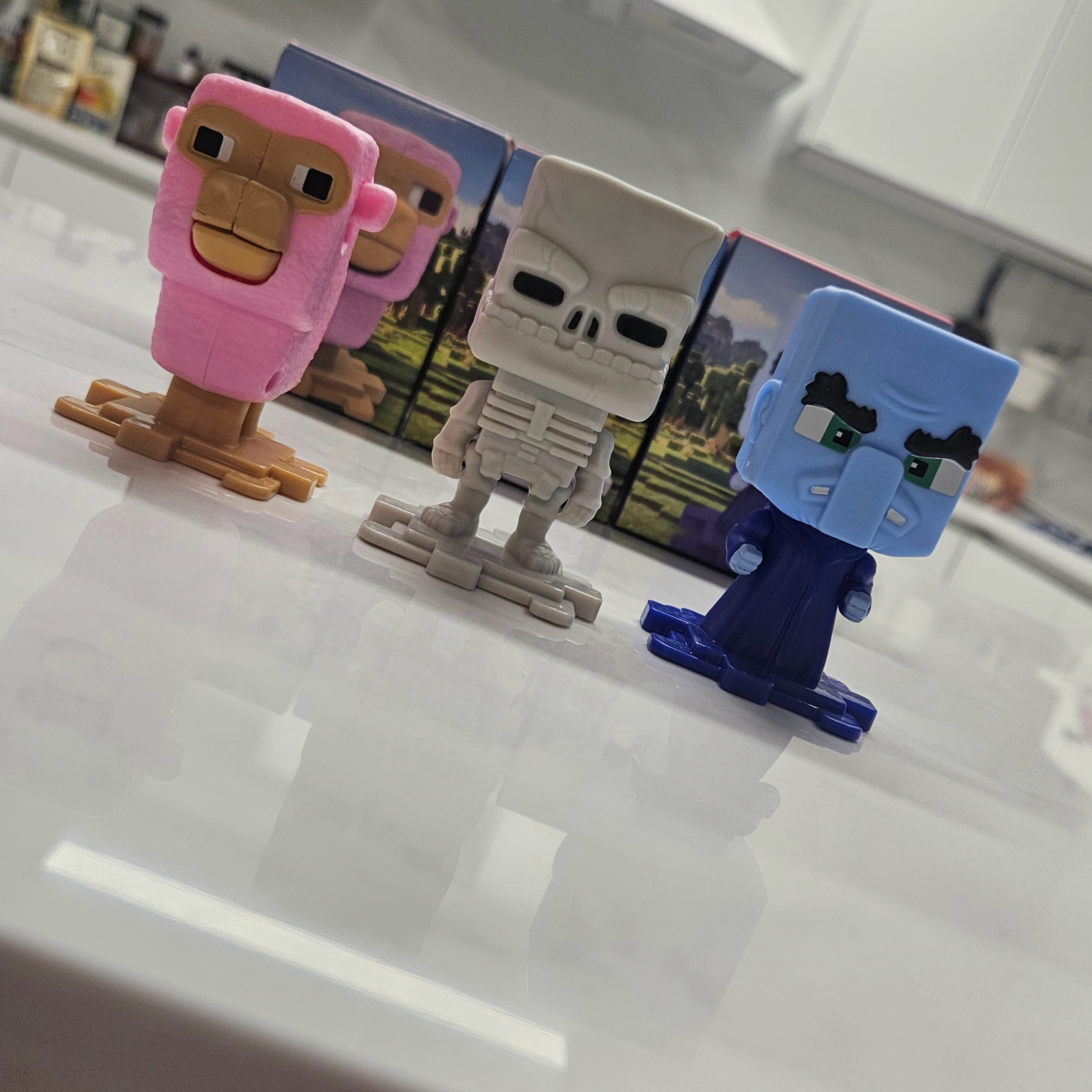 Bearbrick x Ader Error 100%, Bearbrick Series 48 Sealed Case 100% (24 Blind Boxes) 착용 스타일 - 6