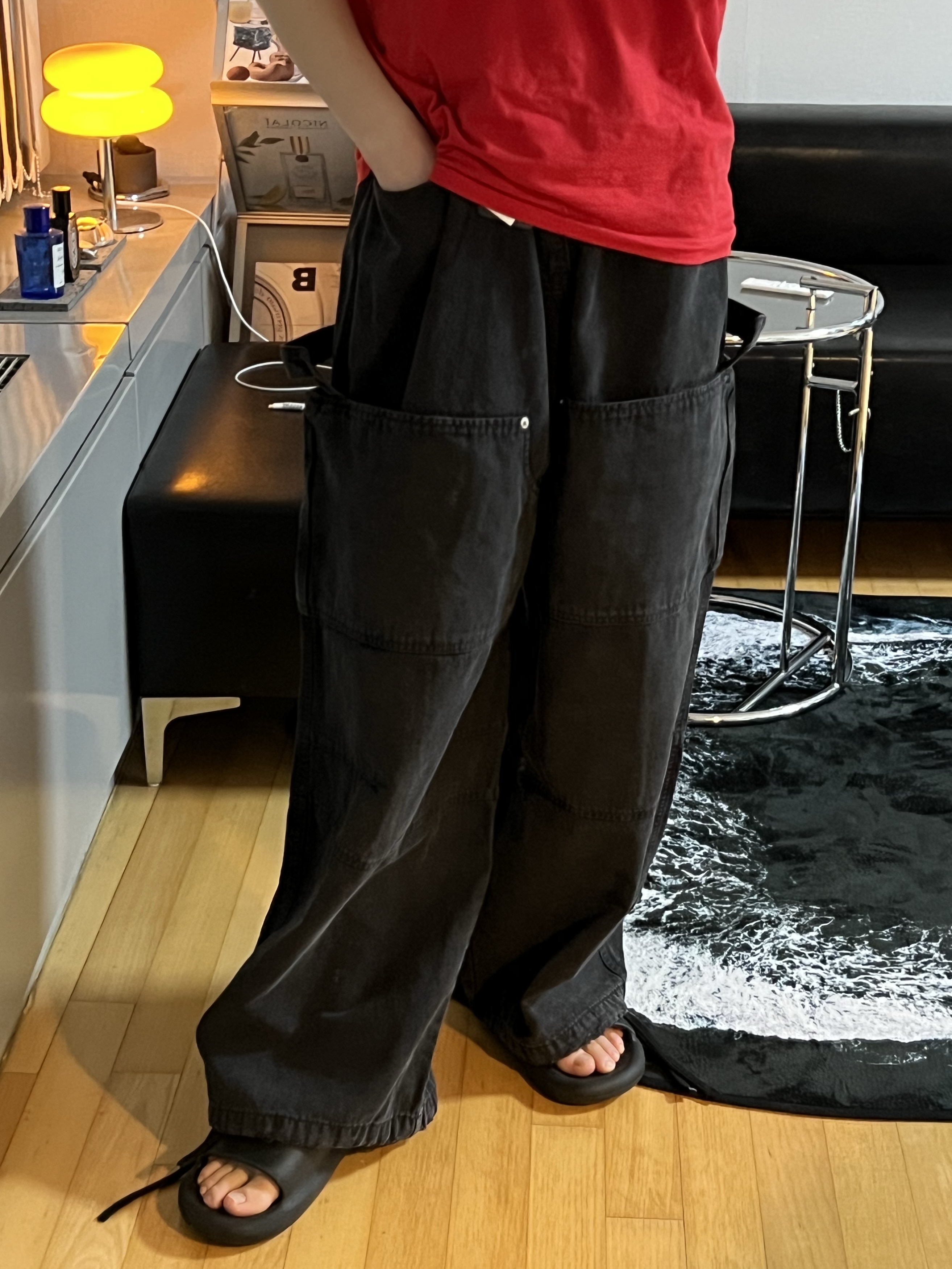 Nonnod Double knee cover pants Vintage black 착용 스타일