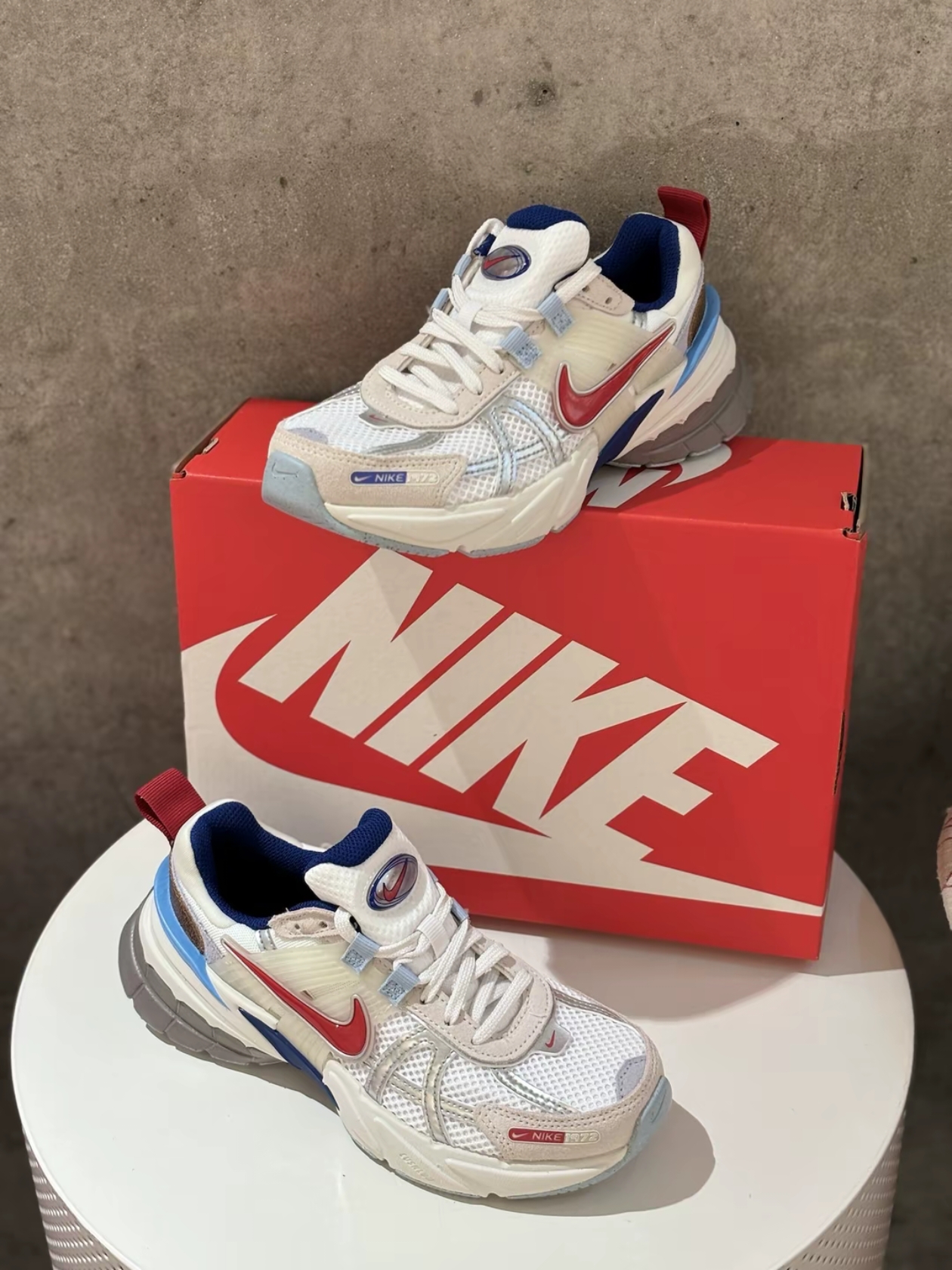 Nike V2K Run Metallic Silver Gym Red 착용 스타일