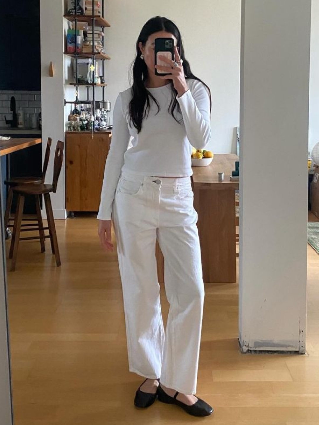 (W) 레페토 브리짓 페이턴트 레더 발레리나 레드, (W) 프라다 나파 레더 발레리나 블랙 착용 스타일 - 4