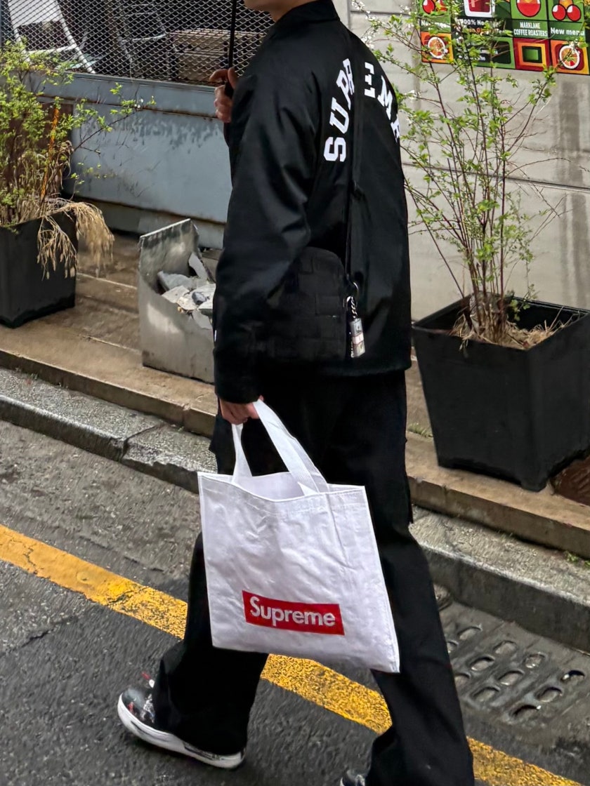 슈프림 우븐 숄더백 블랙 - 24SS | Supreme | KREAM 슈프림 우븐 숄더백 블랙 - 24SS | Supreme | KREAM