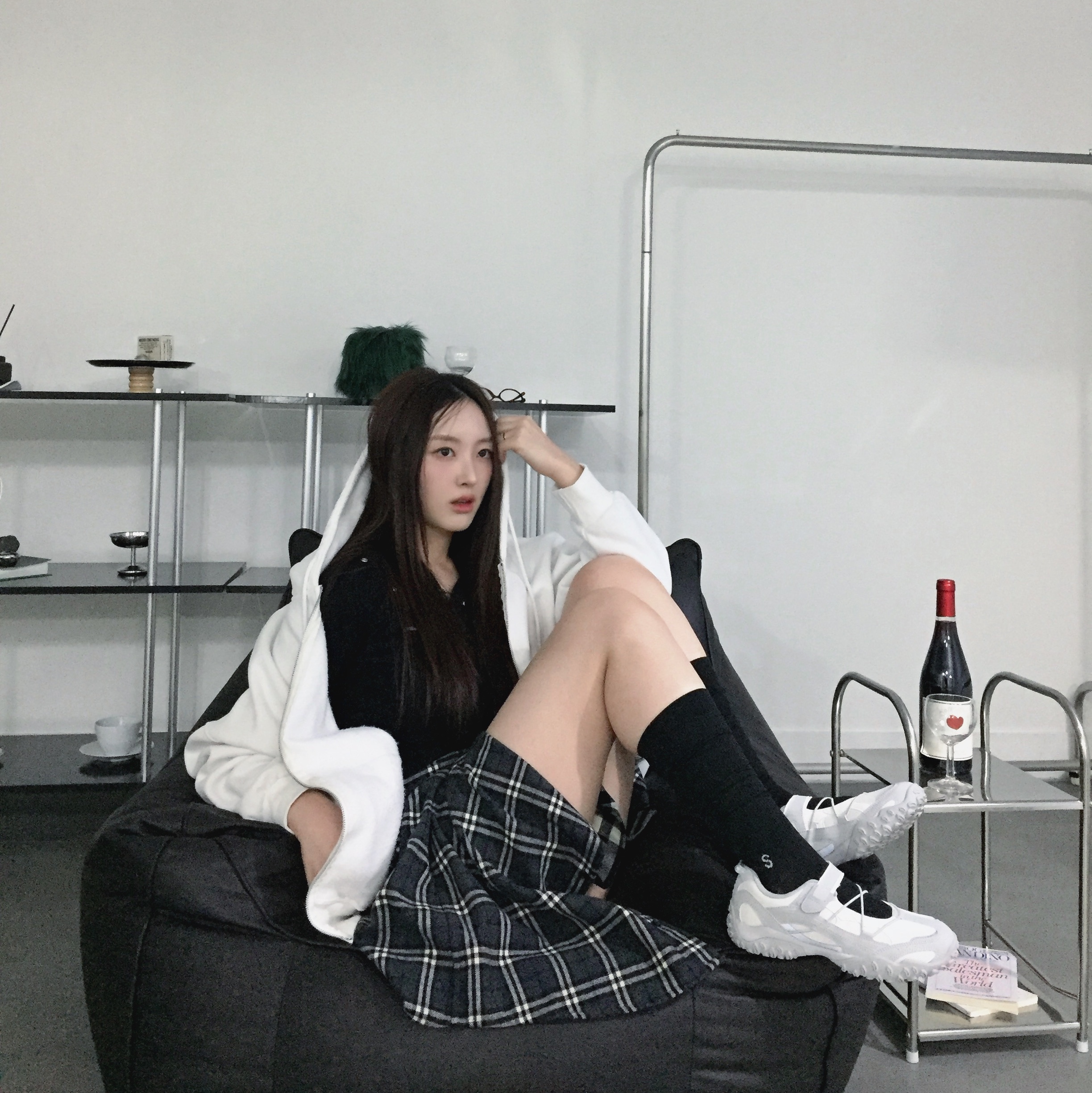 [6% 적립] FILA Echappe Velcro Maryjane Grey 착용 스타일 - 4
