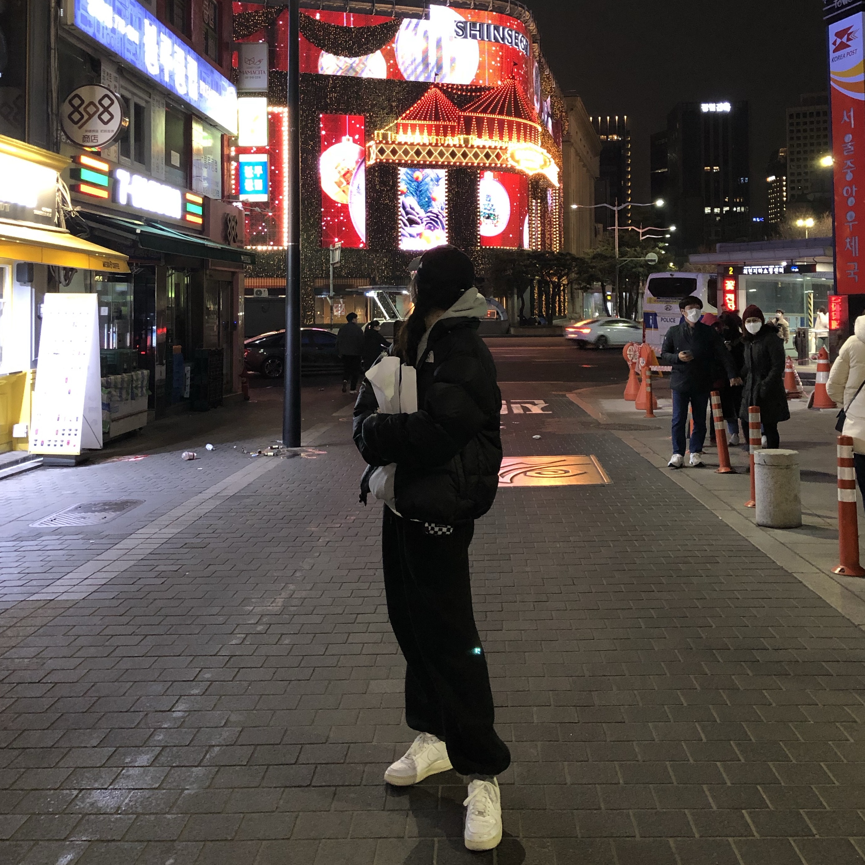 The North Face 1996 Eco Nuptse Jacket Black, Nike Air Force 1 '07 Low White 착용 스타일