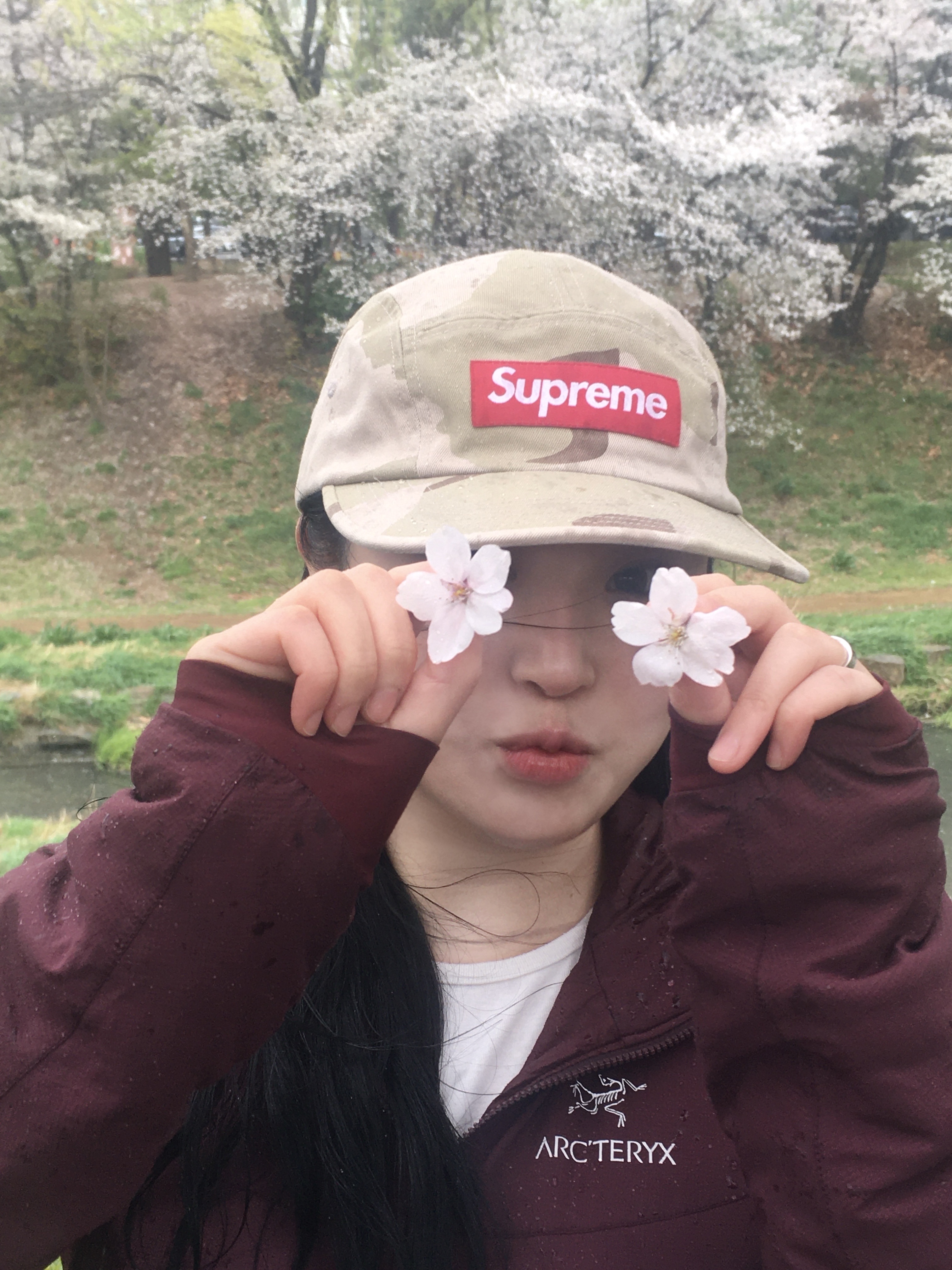 Supreme Washed Chino Twill Camp Cap Desert Camo - 24SS, Arc'teryx Atom LT Hoody Black 착용 스타일 - 3