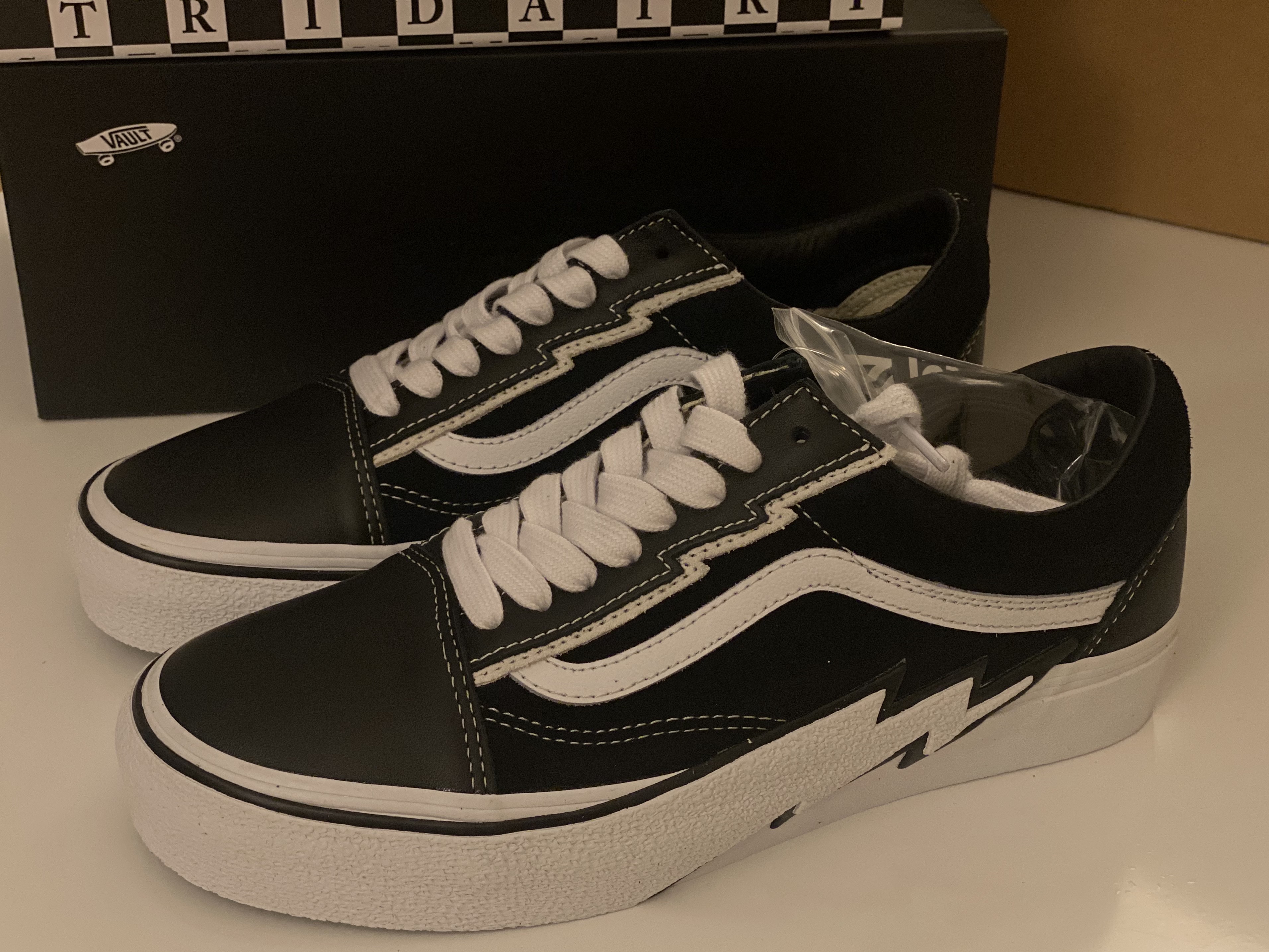 Vans Vault x Mastermind World Old Skool Bolt Black 착용 스타일
