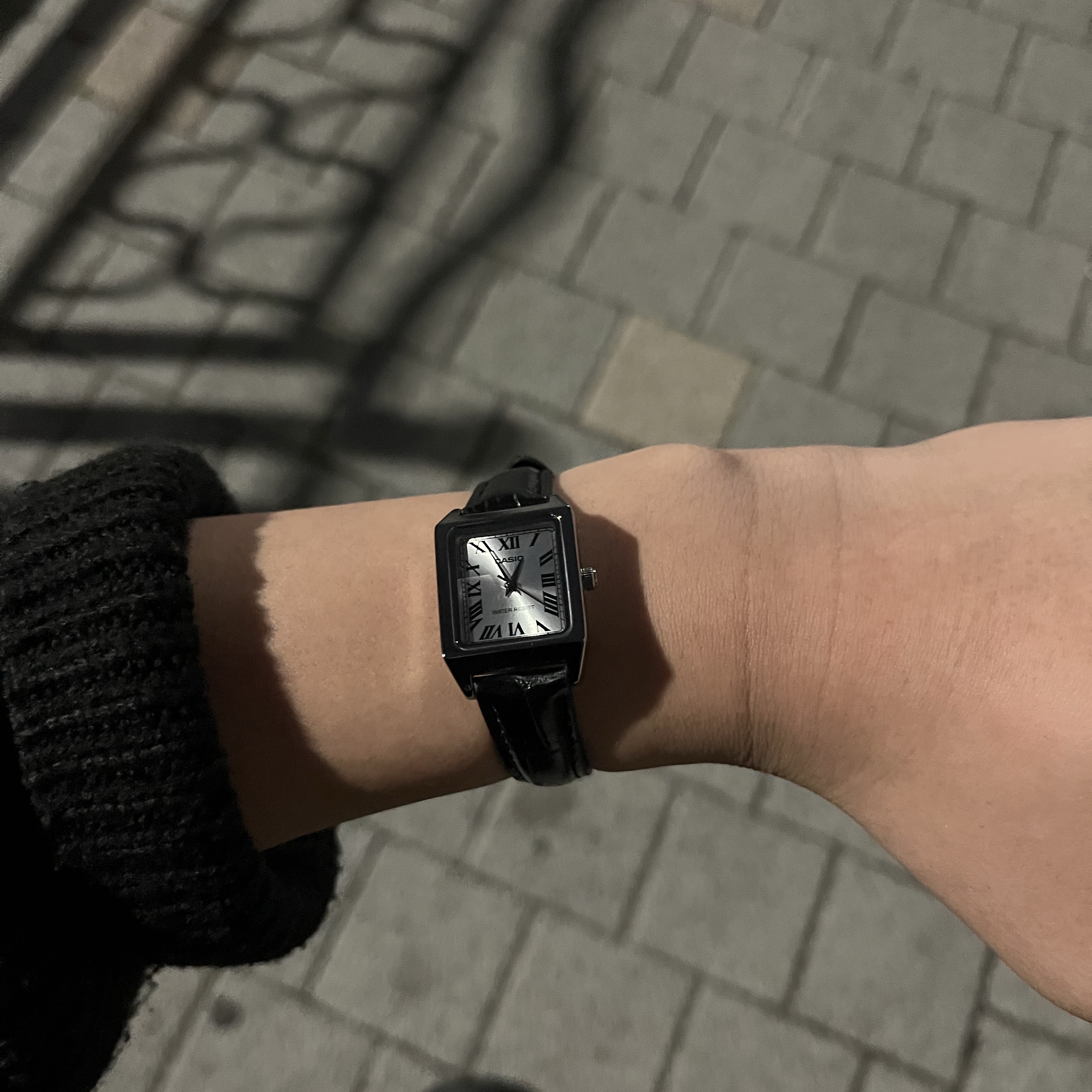Casio LTP-V007L-7B1 착용 스타일