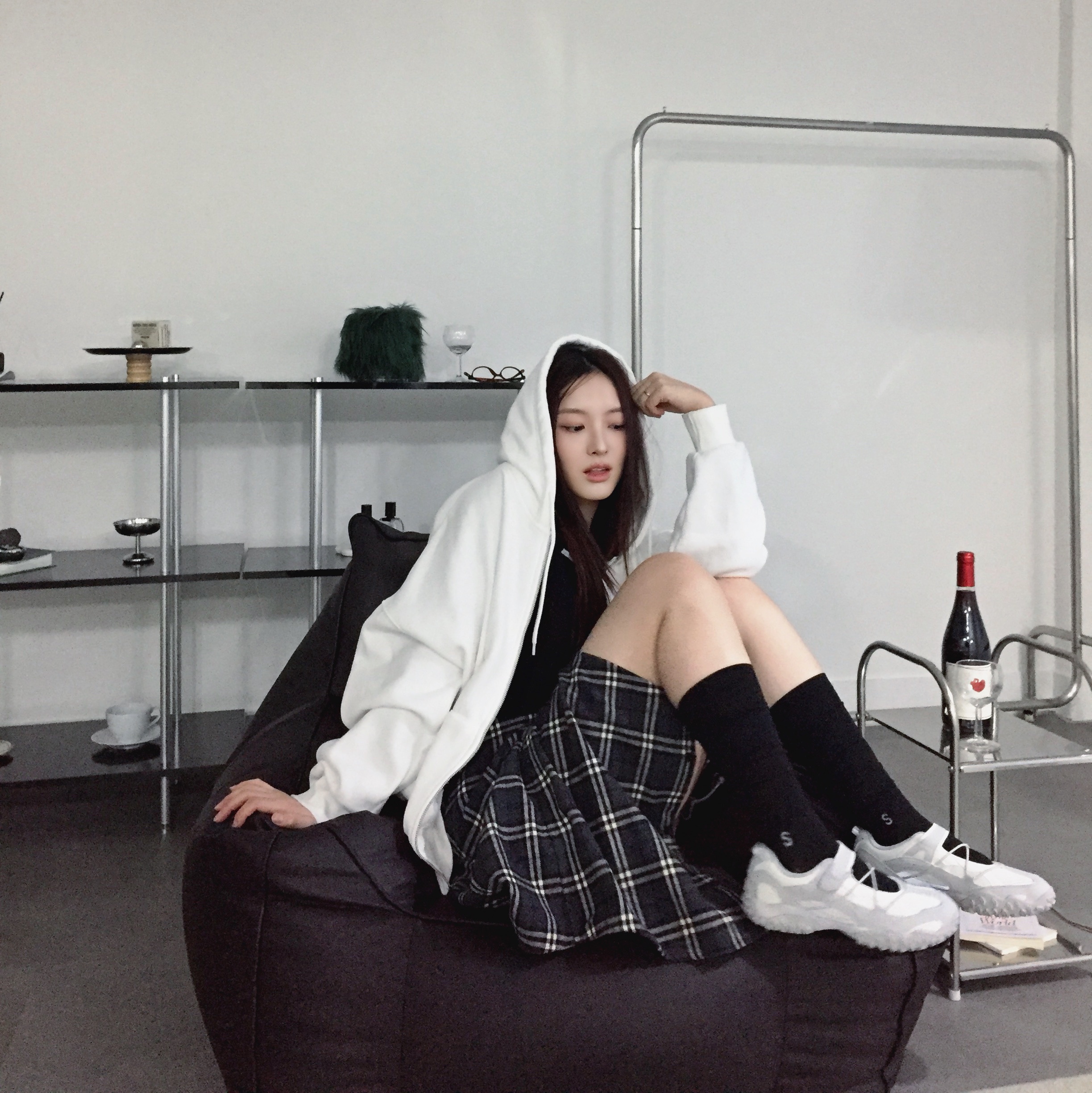 [6% 적립] FILA Echappe Velcro Maryjane Grey 착용 스타일 - 1