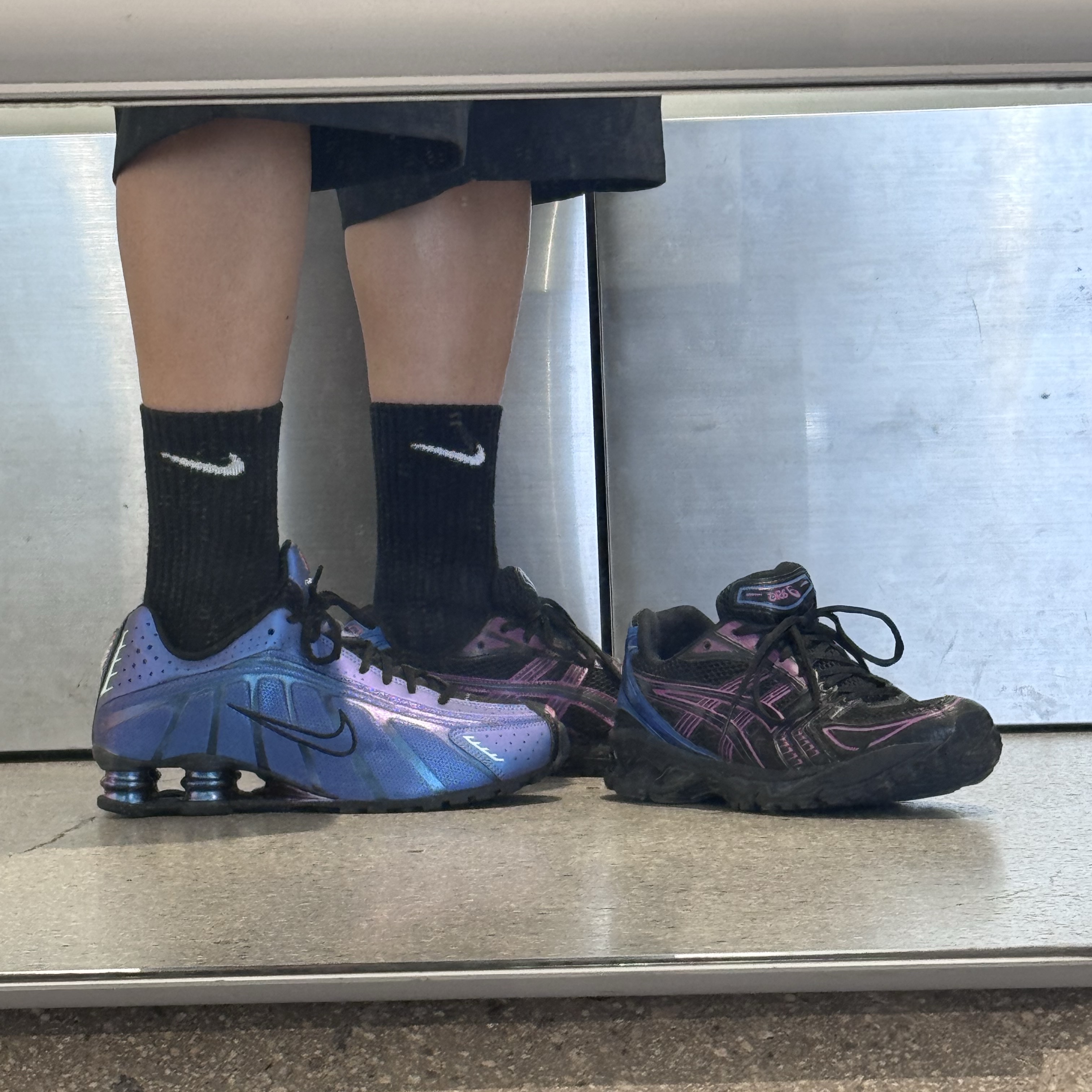 Nike Shox R4 Black and Hot Punch, Sansan Gear Conversion Jacket Grey - 23SS 착용 스타일 - 2