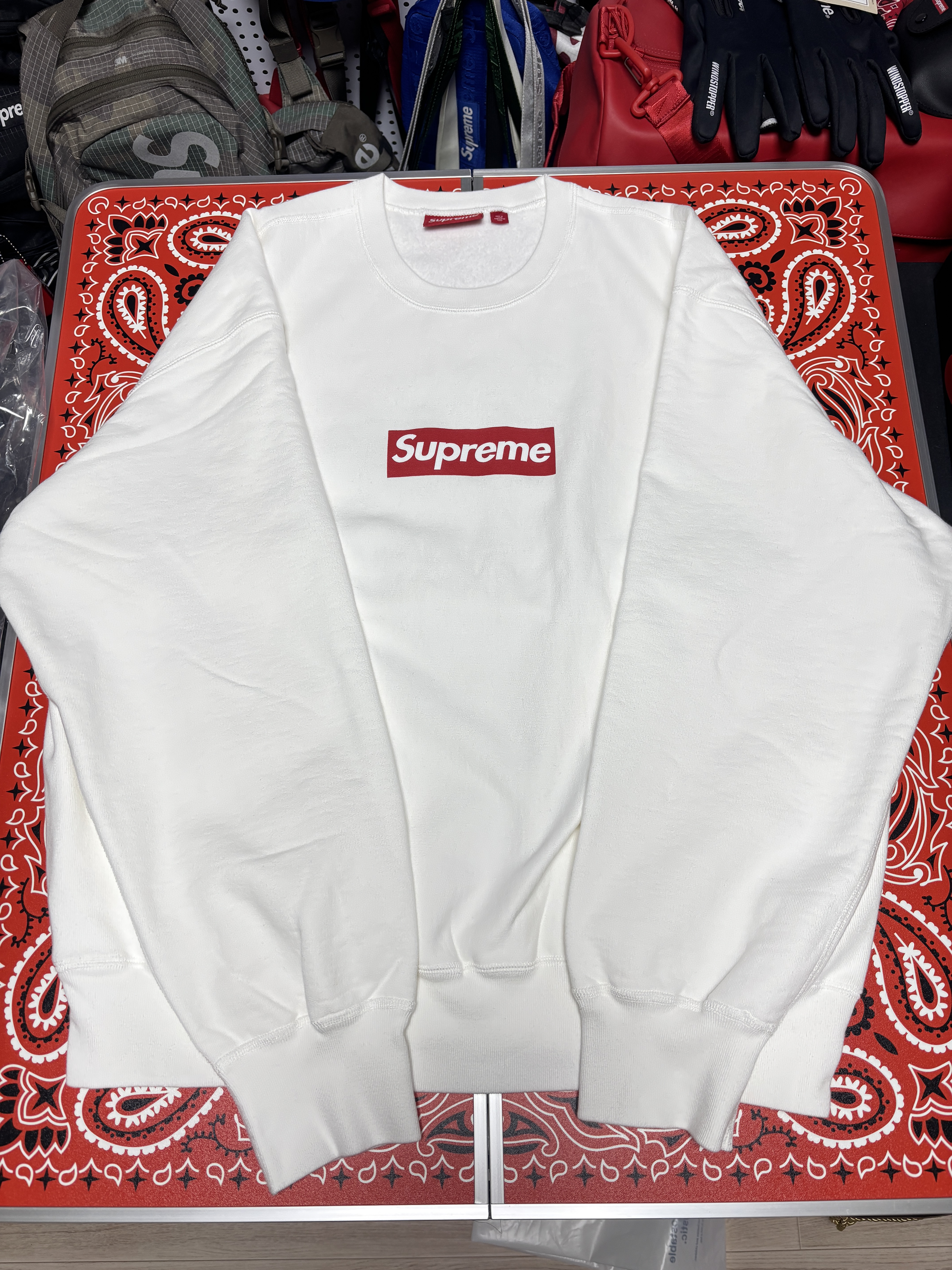 Supreme Washed Box Logo Crewneck White - 25SS, Supreme Washed Box Logo Crewneck Brown - 25SS 착용 스타일 - 1