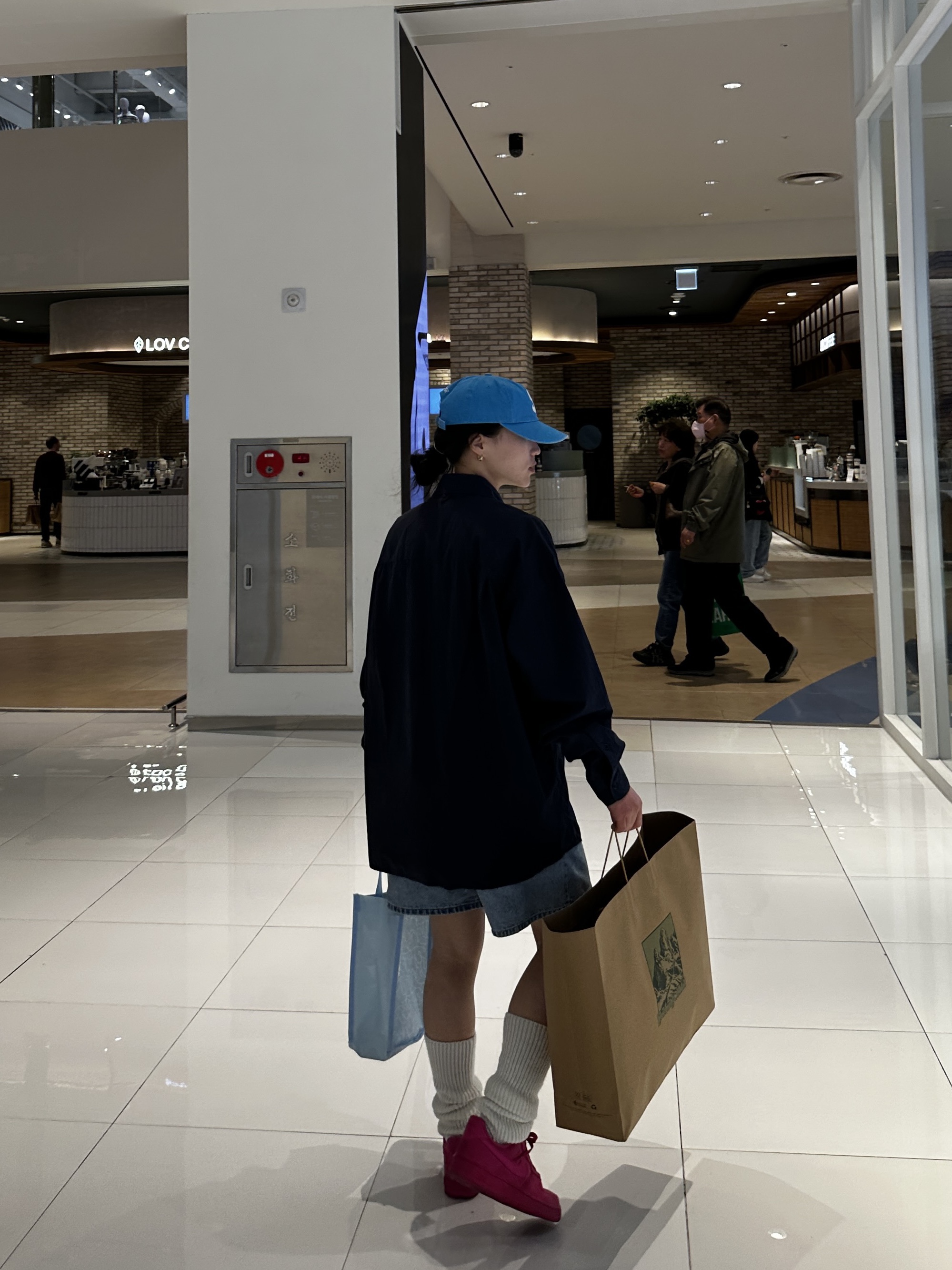 (W) Nike Air Force 1 '07 Fireberry Fierce Pink, Supreme Pigment Coated S Logo 6-Panel Bright Blue - 25SS 착용 스타일 - 3