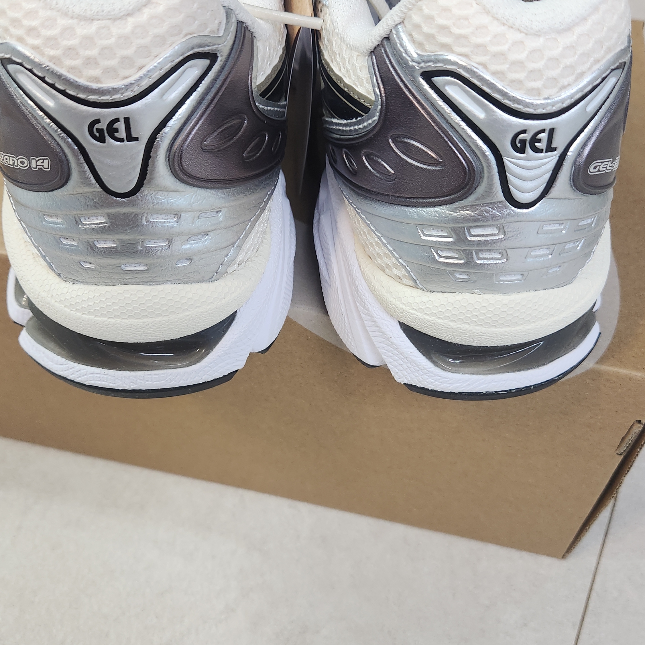 Asics Gel-Kayano 14 Cream Black 착용 스타일 - 3
